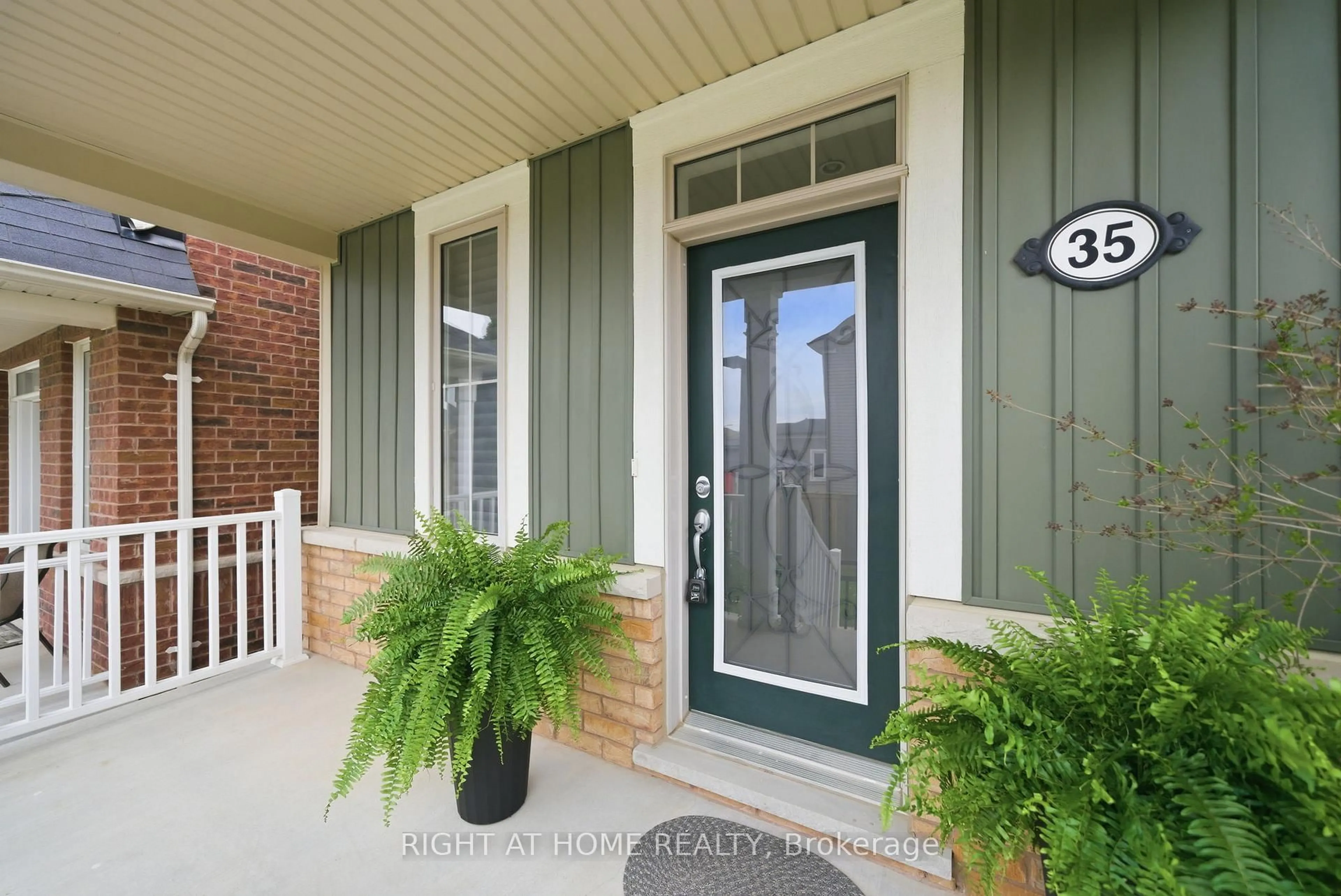 Indoor entryway for 35 Gough Lane, Clarington Ontario L1C 0P8