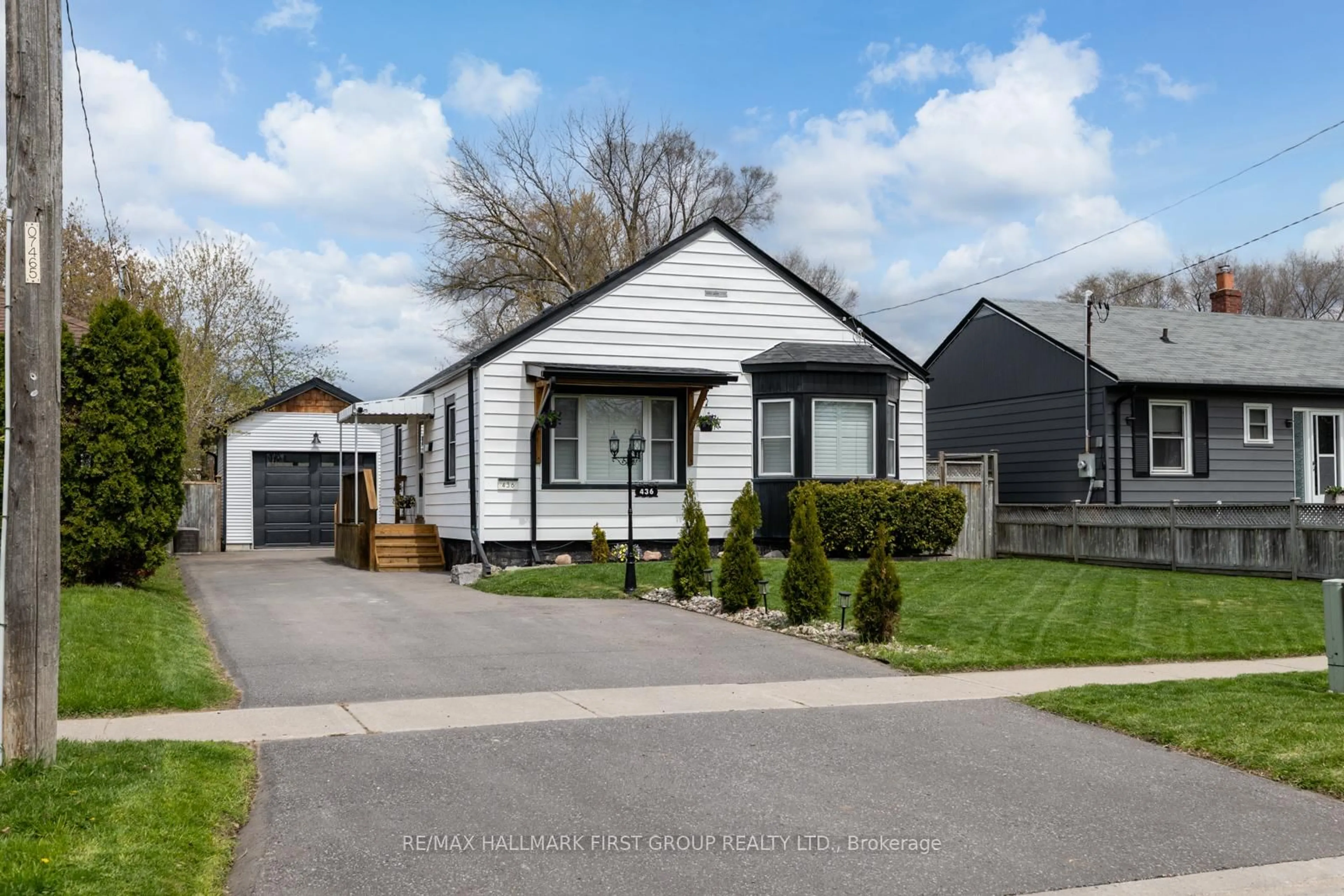 Home with vinyl exterior material, street for 436 Fairleigh Ave, Oshawa Ontario L1J 2W5