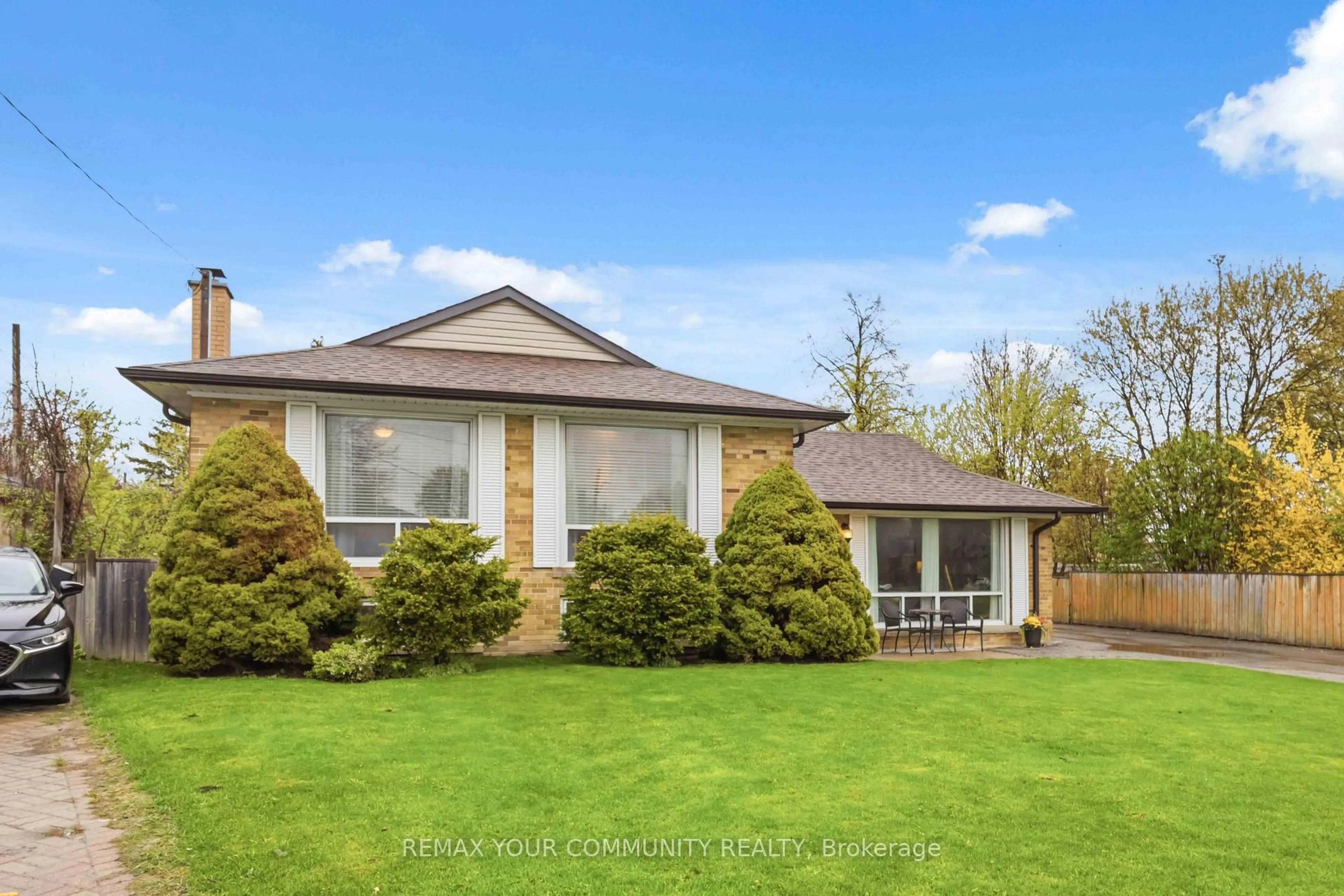 A pic from outside/outdoor area/front of a property/back of a property/a pic from drone, street for 24 Mendip Cres, Toronto Ontario M1P 1Y4