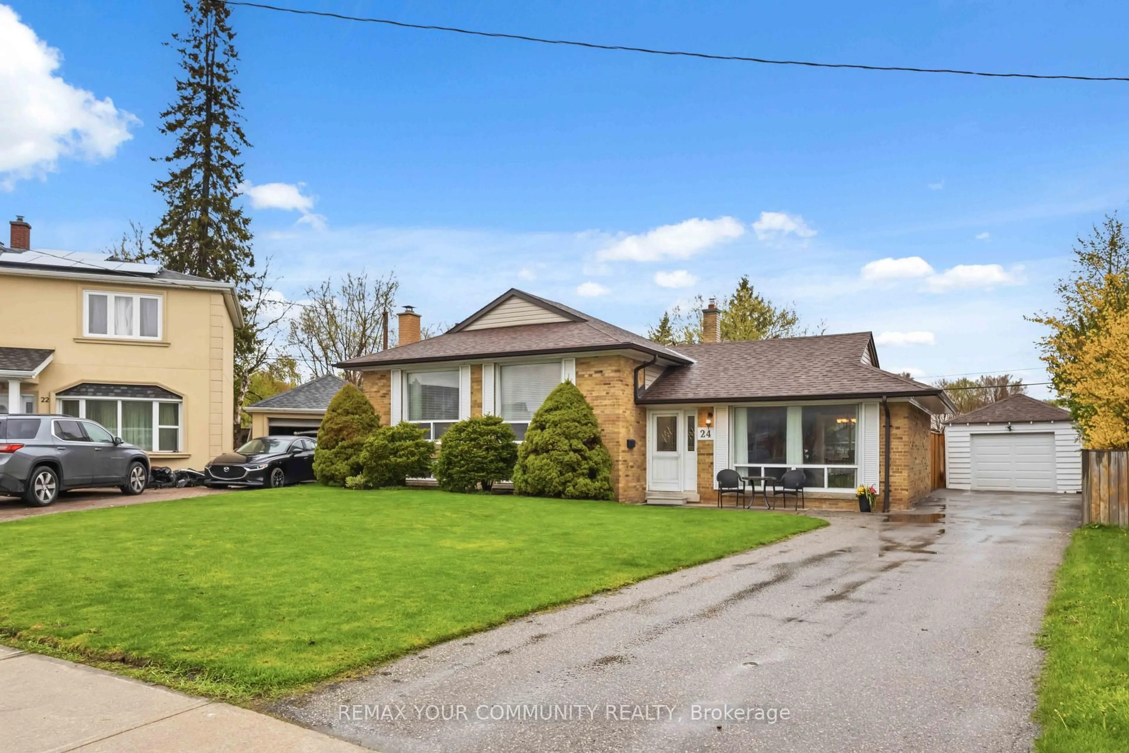 A pic from outside/outdoor area/front of a property/back of a property/a pic from drone, street for 24 Mendip Cres, Toronto Ontario M1P 1Y4