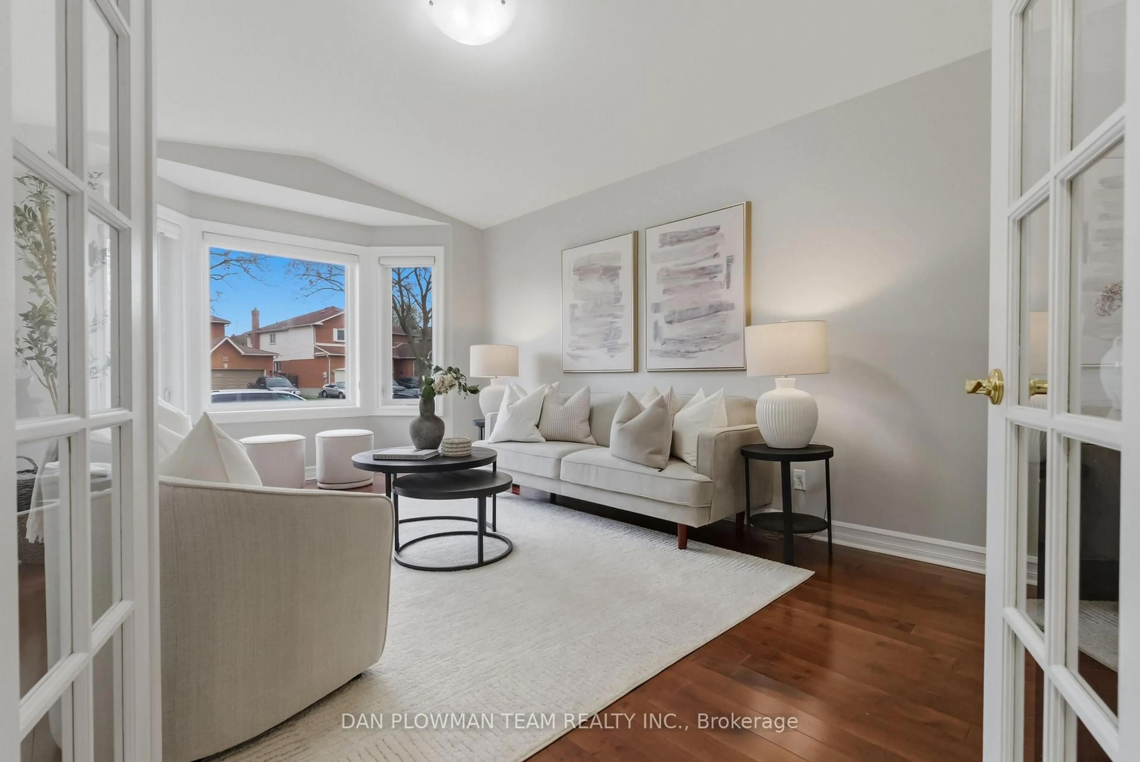 Living room with furniture, unknown for 122 Robert Adams Dr, Clarington Ontario L1E 2C4