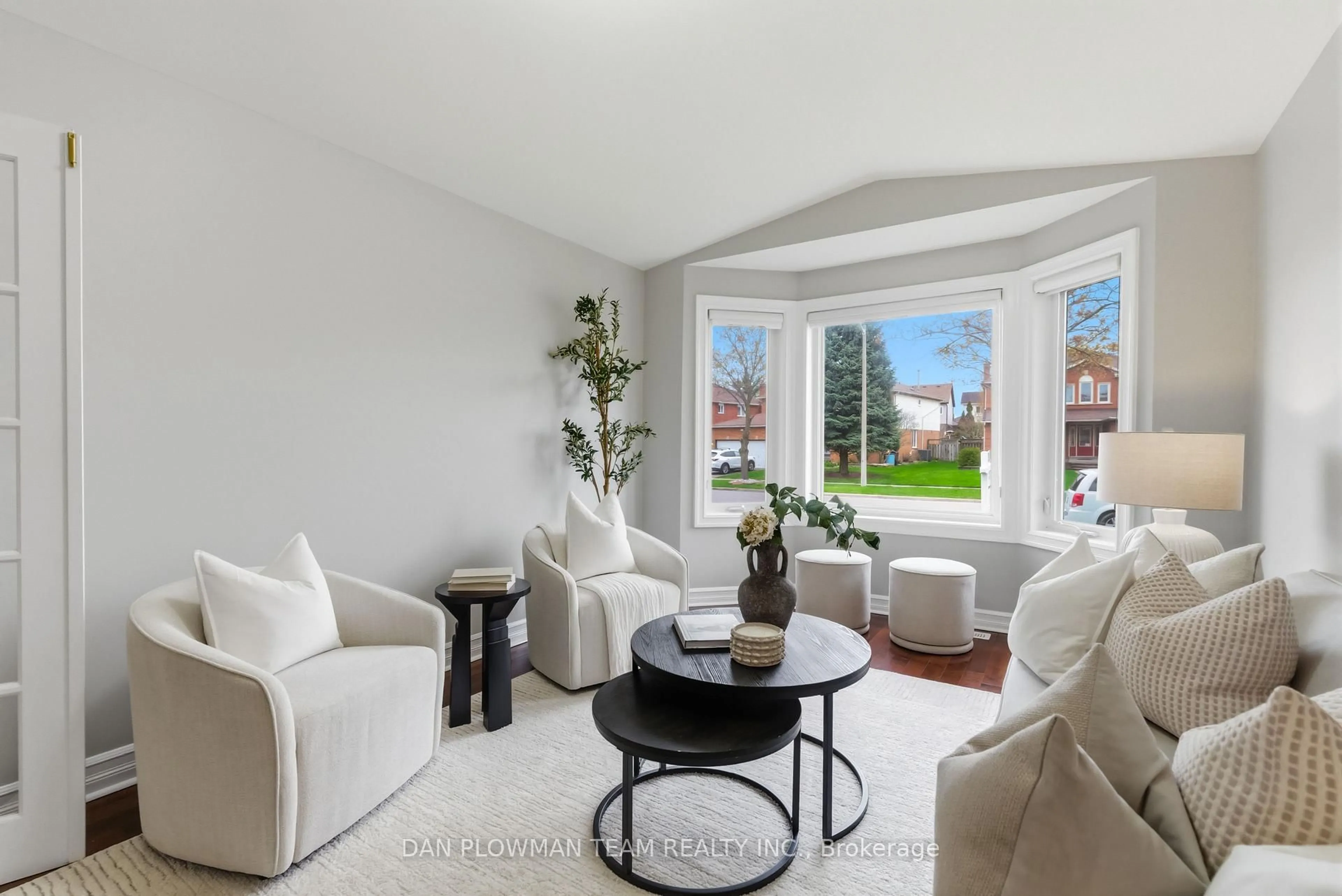 Living room with furniture, unknown for 122 Robert Adams Dr, Clarington Ontario L1E 2C4