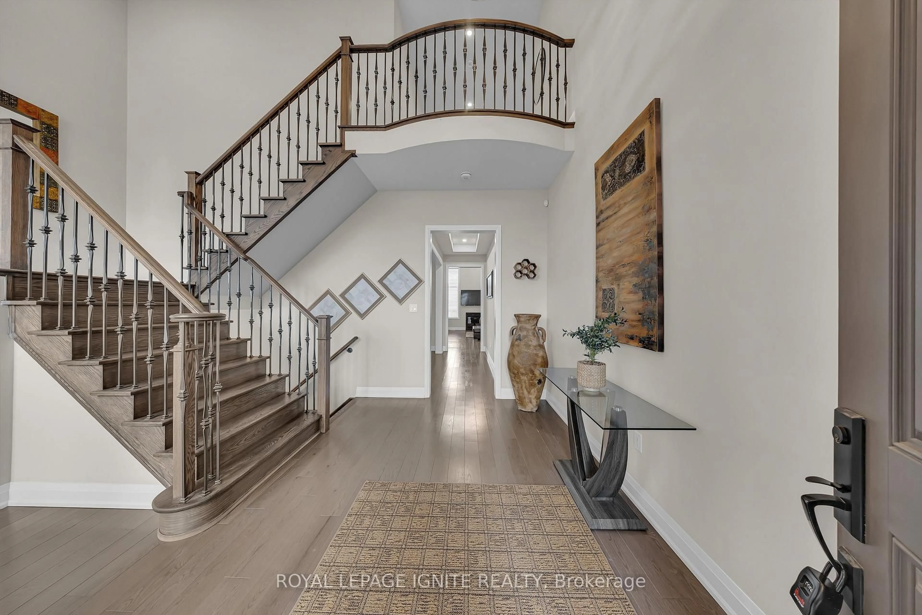 Indoor entryway for 398 Frontier Crt, Pickering Ontario L1W 4A9