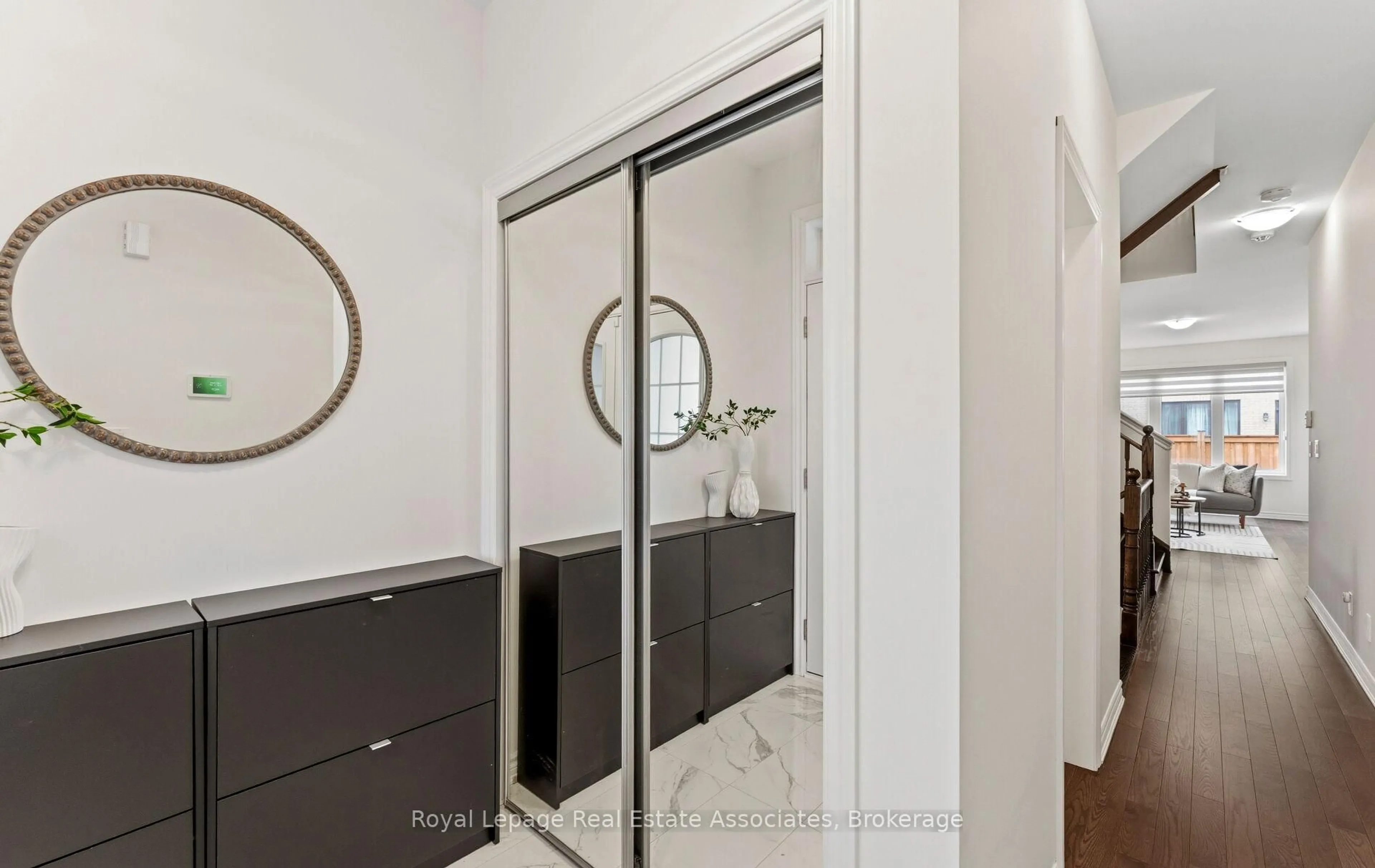 Indoor entryway for 53 Sutcliffe Dr, Whitby Ontario L1R 0R1