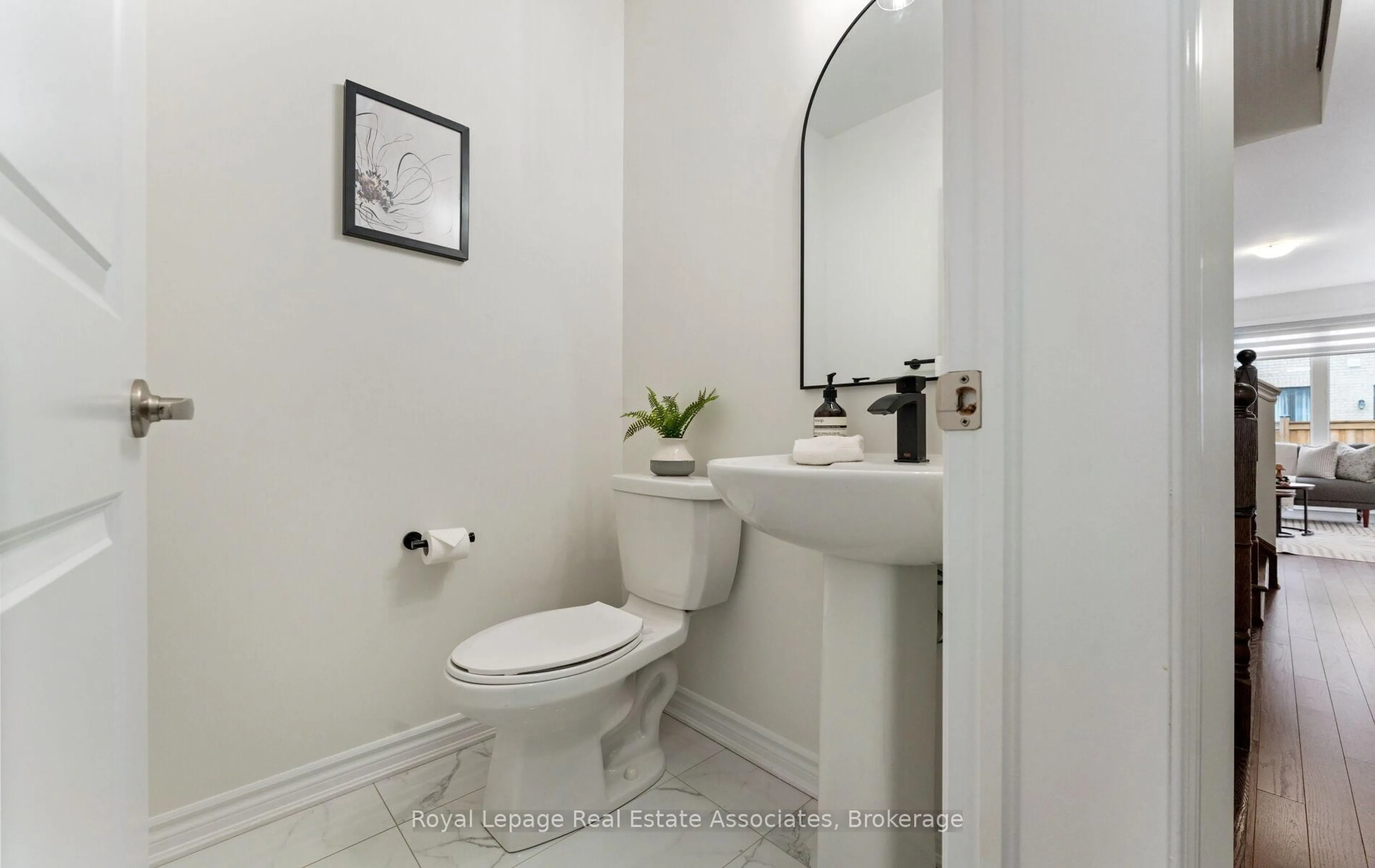 Standard bathroom, ceramic/tile floor for 53 Sutcliffe Dr, Whitby Ontario L1R 0R1