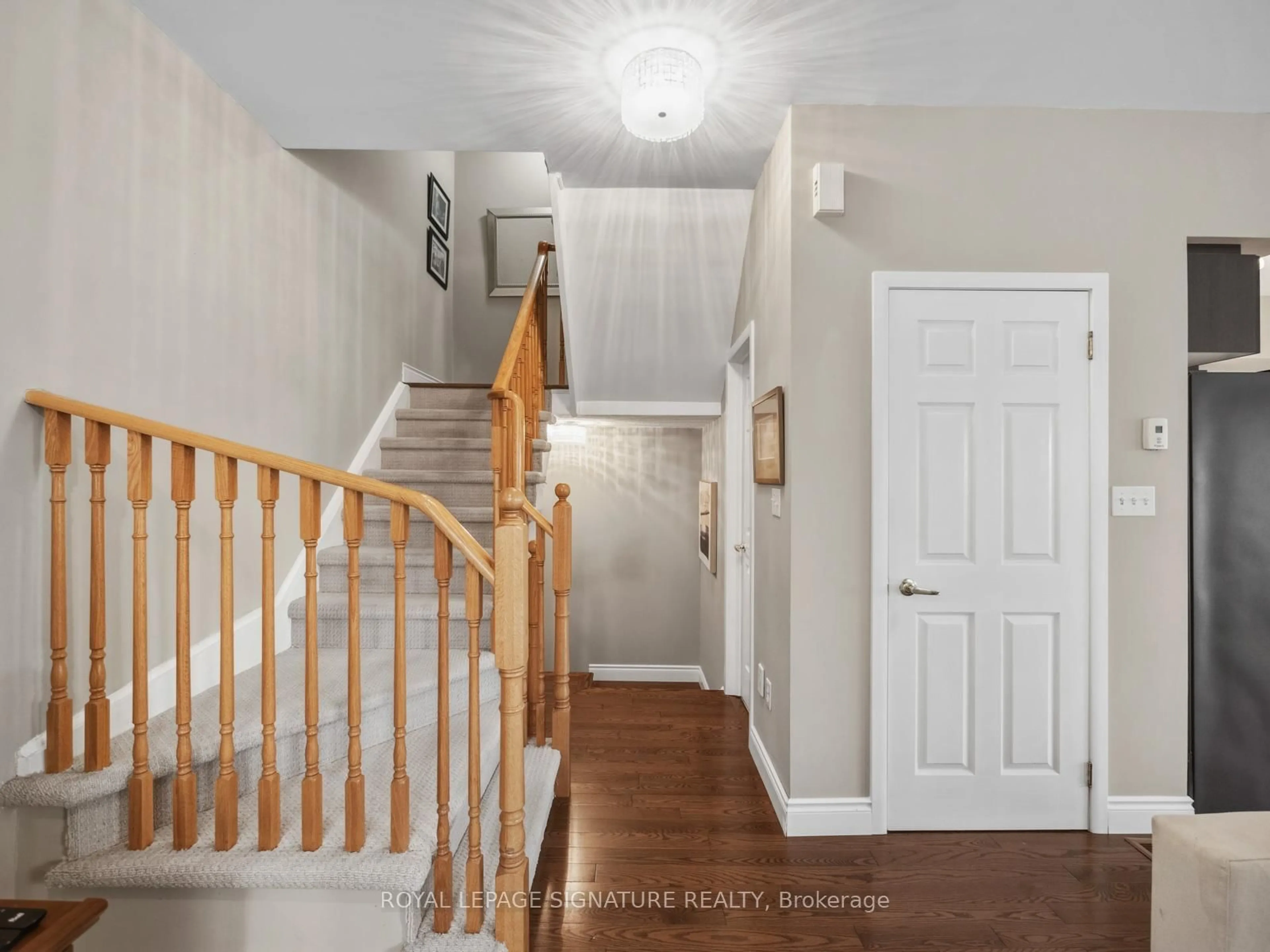 Indoor entryway for 104-1250 St. Martins Dr, Pickering Ontario L1W 1J3