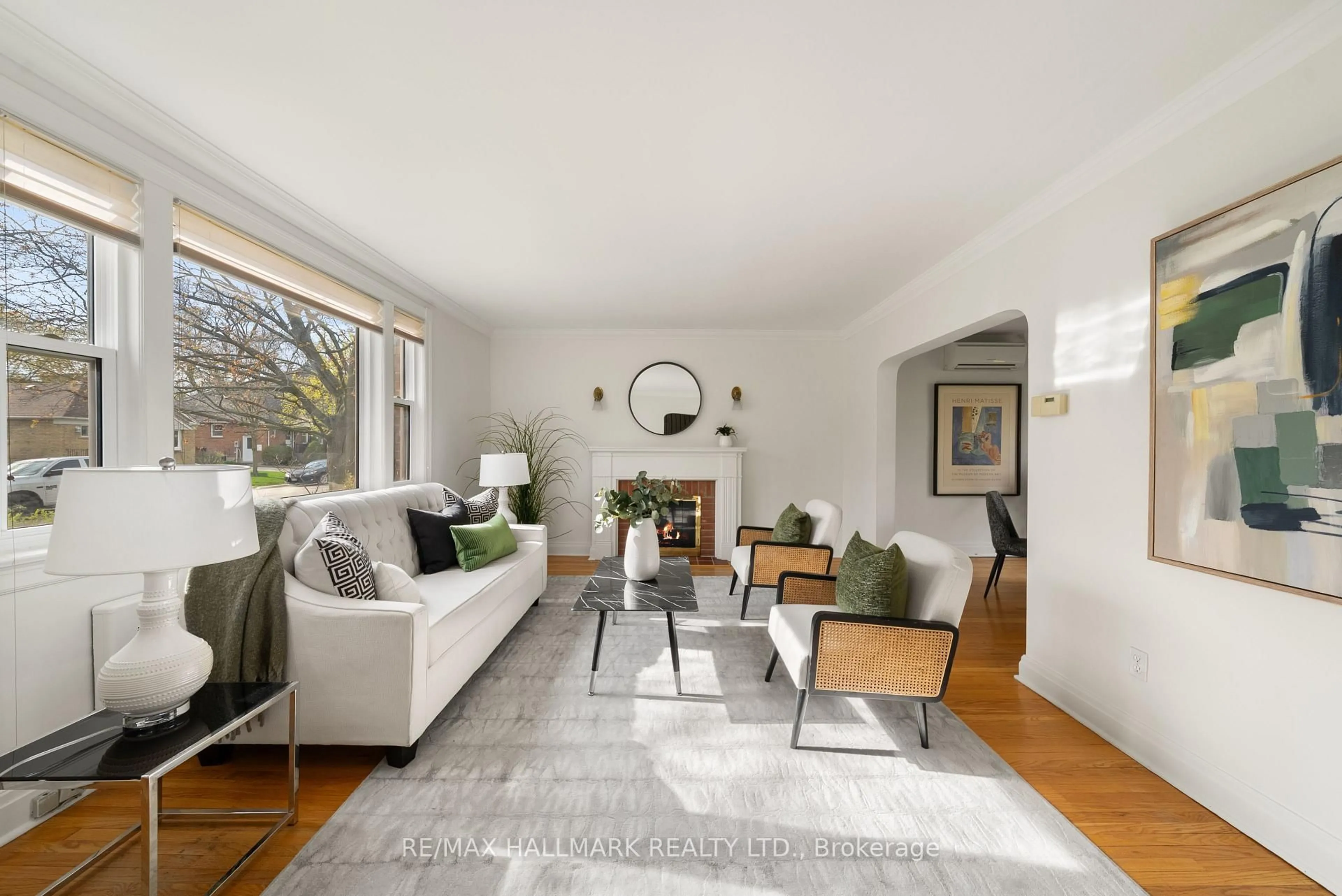 Living room with furniture, unknown for 7 Queensgrove Rd, Toronto Ontario M1N 3A9