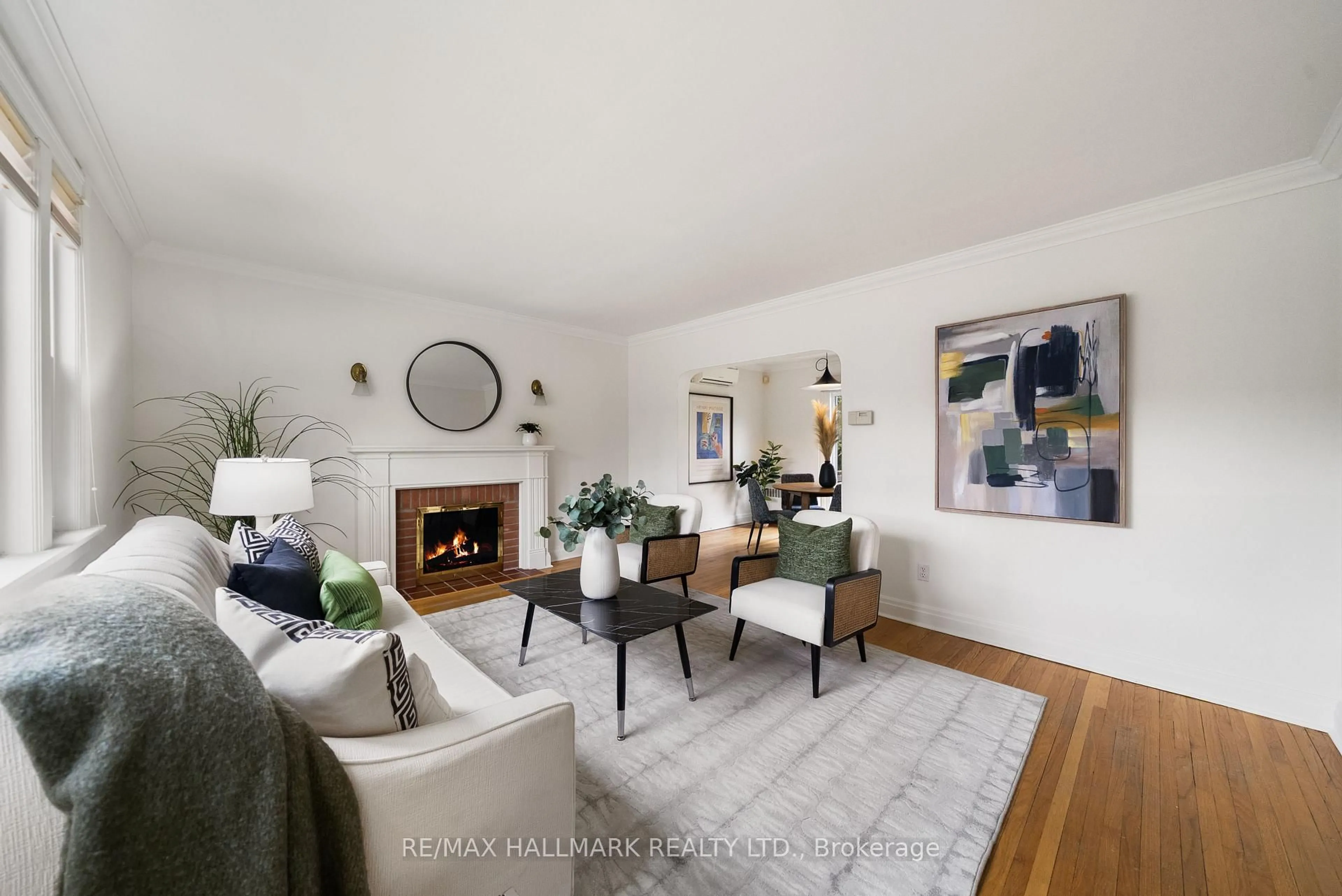 Living room with furniture, unknown for 7 Queensgrove Rd, Toronto Ontario M1N 3A9