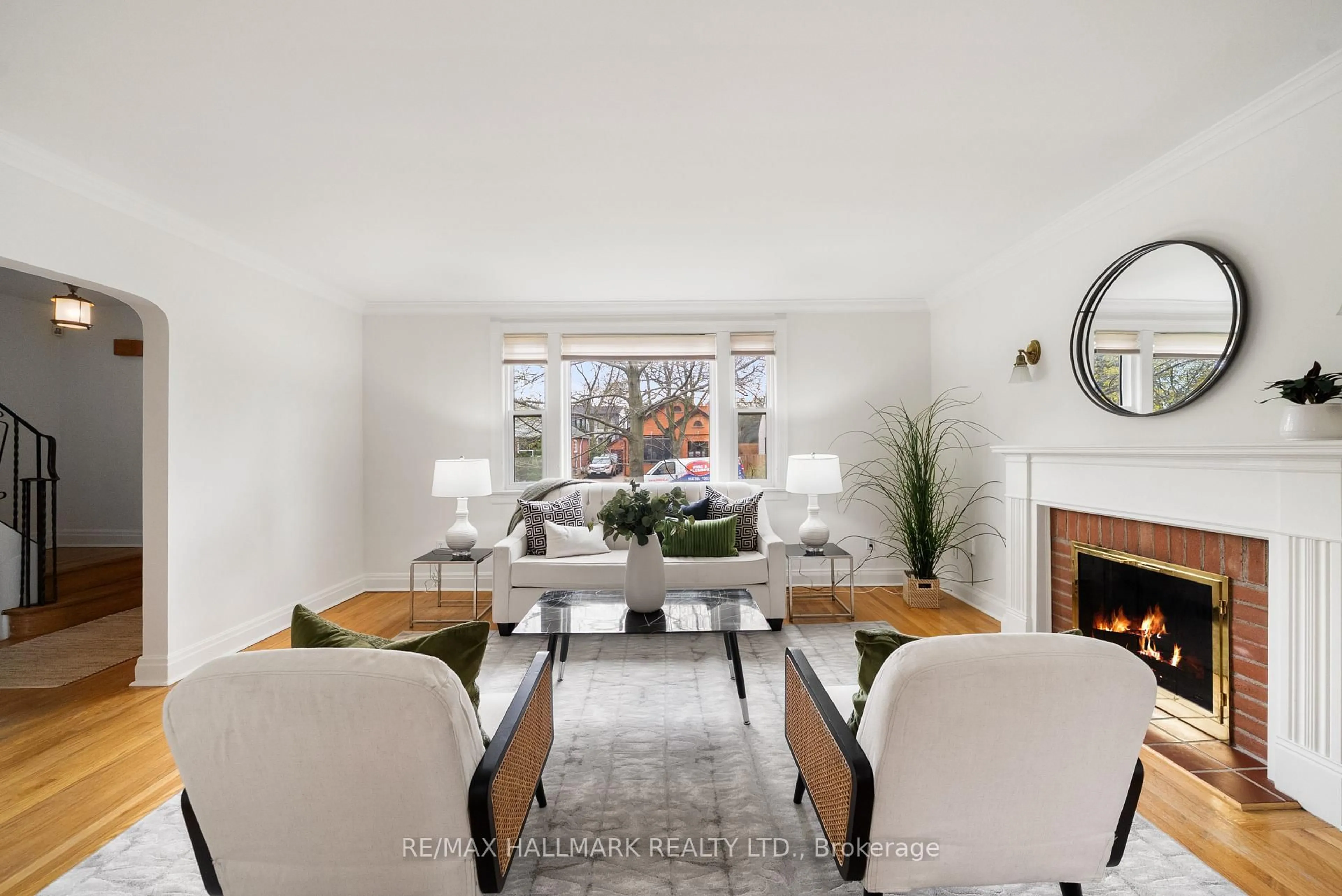 Living room with furniture, unknown for 7 Queensgrove Rd, Toronto Ontario M1N 3A9