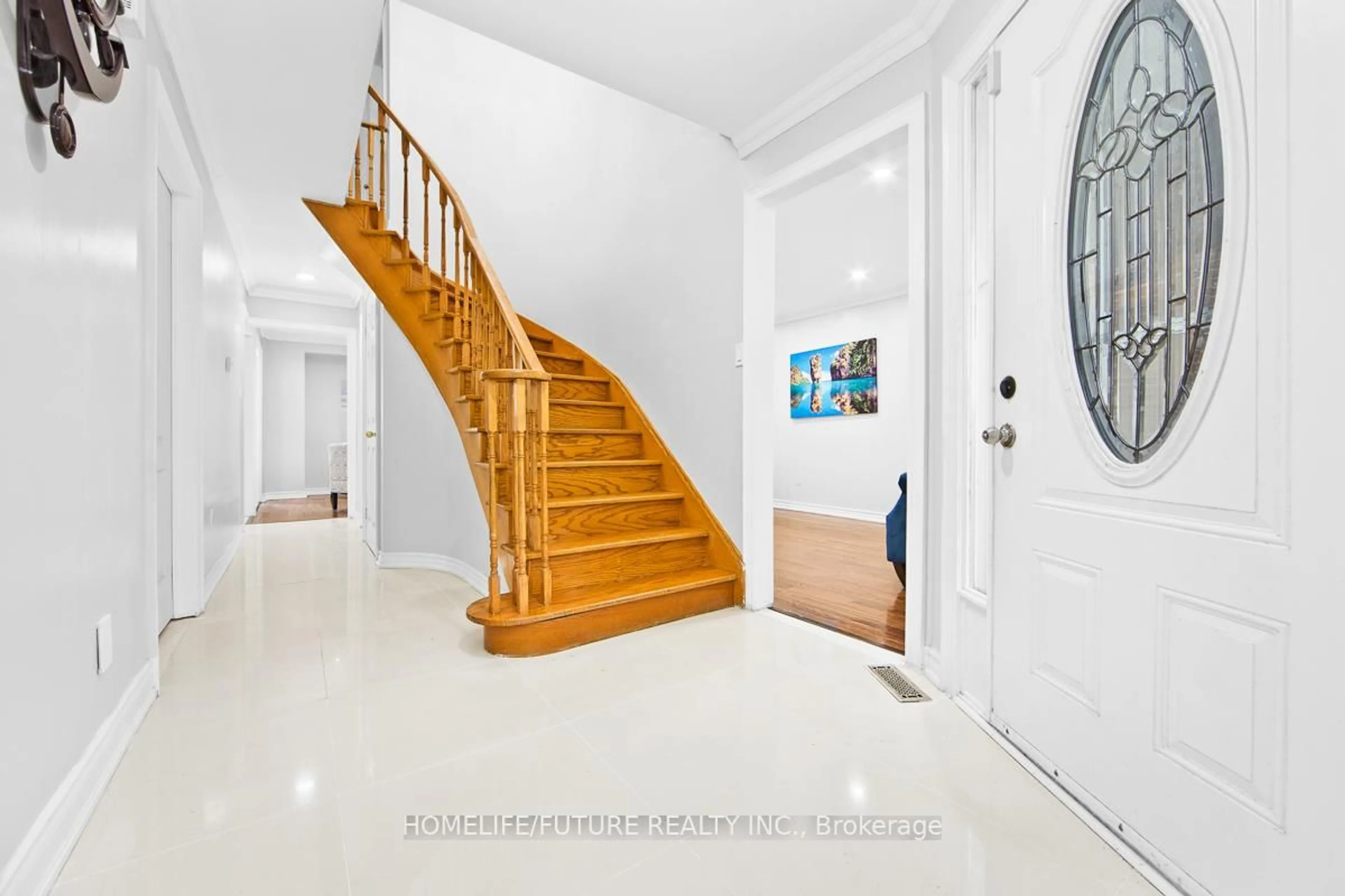 Indoor foyer for 37 Tarsus Cres, Toronto Ontario M1C 3W6