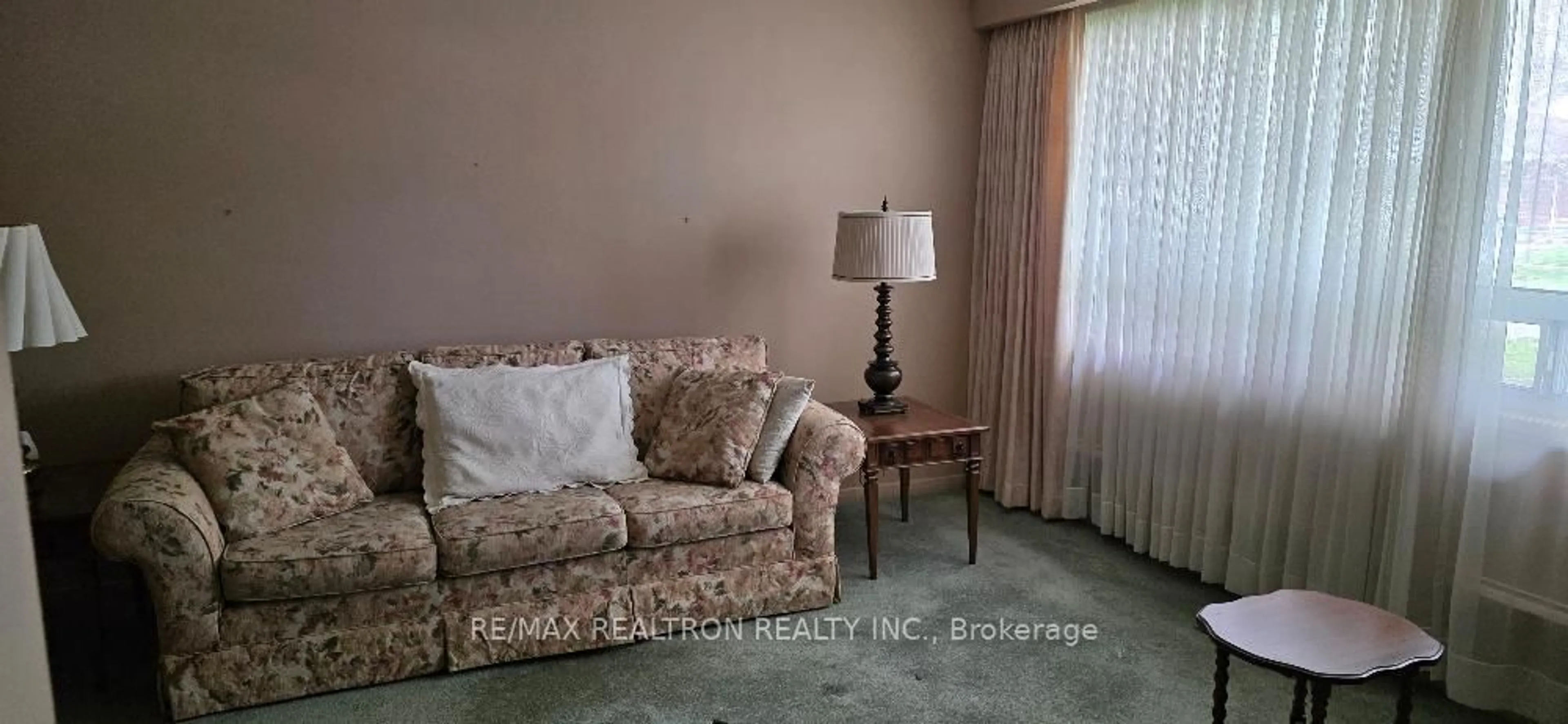 Living room with furniture, carpet floor for 45 Lewiston Rd, Toronto Ontario M1P 1X8