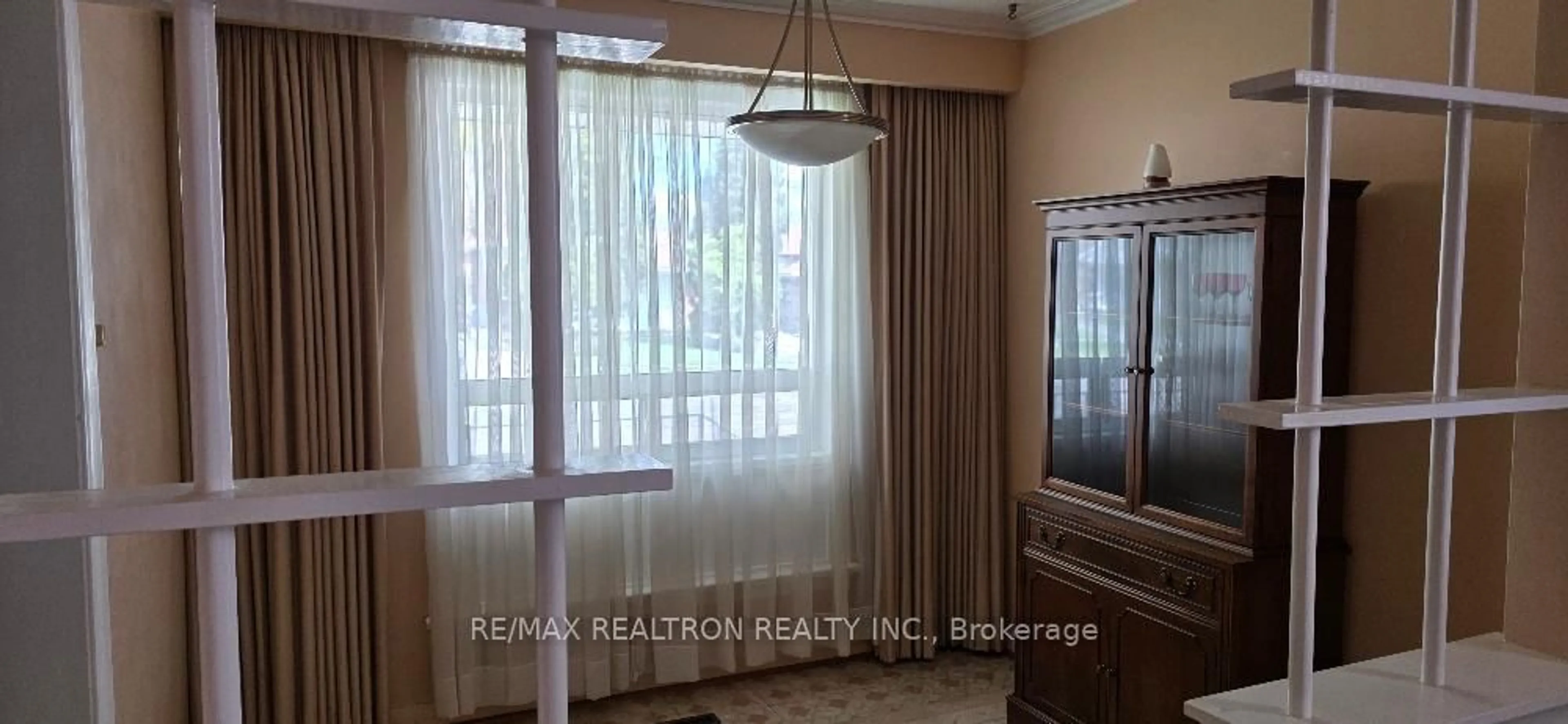 A pic of a room for 45 Lewiston Rd, Toronto Ontario M1P 1X8