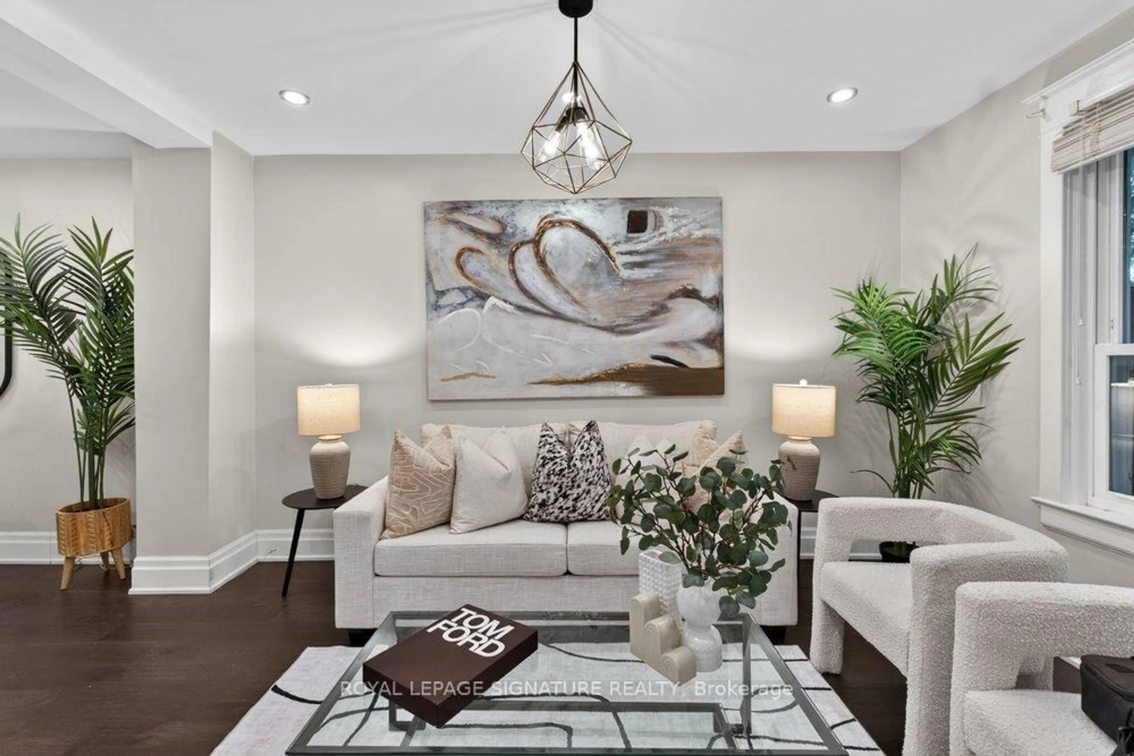 Living room with furniture, unknown for 504 Main St, Toronto Ontario M4C 4Y2