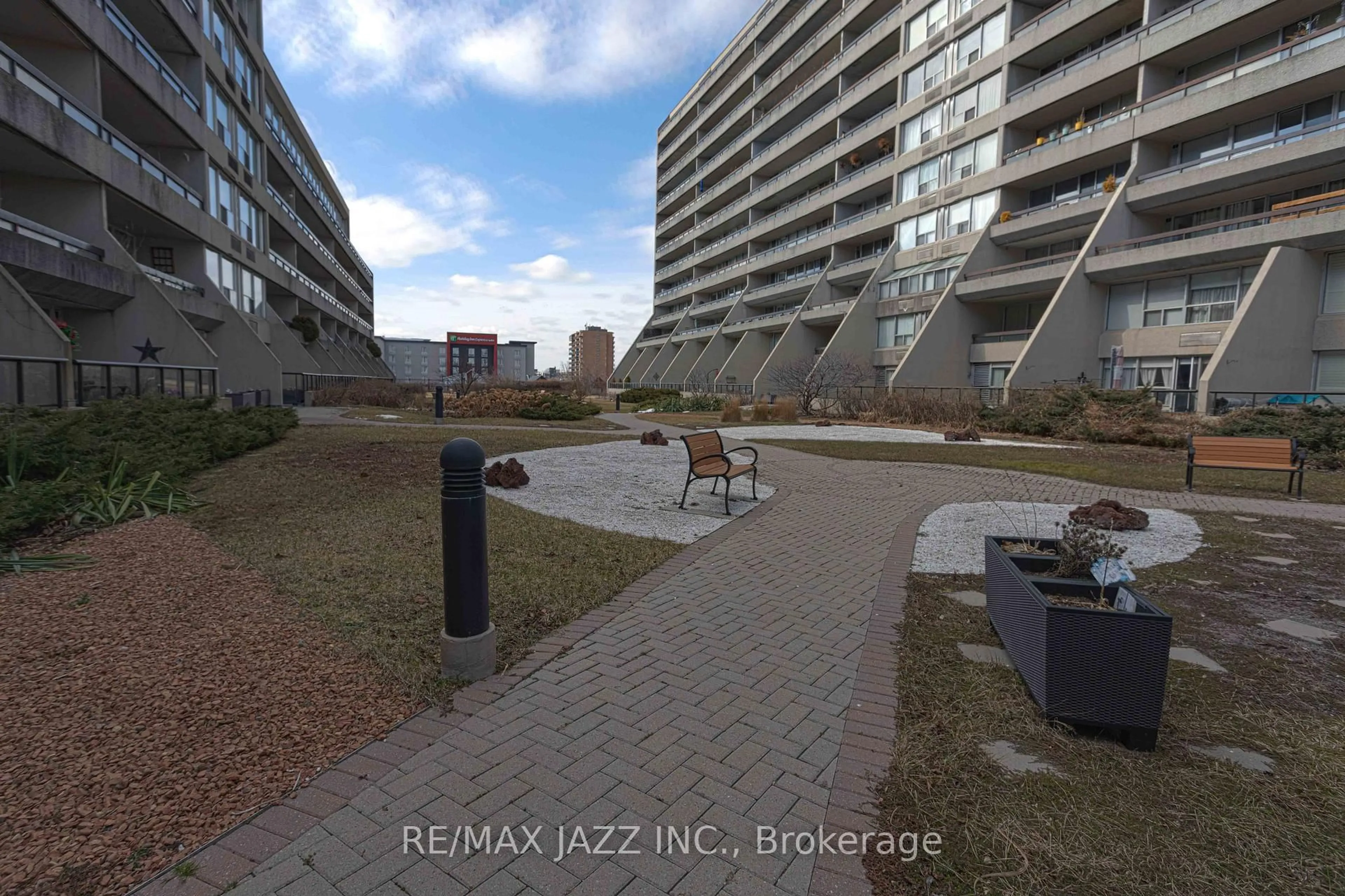 A pic from outside/outdoor area/front of a property/back of a property/a pic from drone, unknown for 55 William St #Ph 7, Oshawa Ontario L1G 7C9