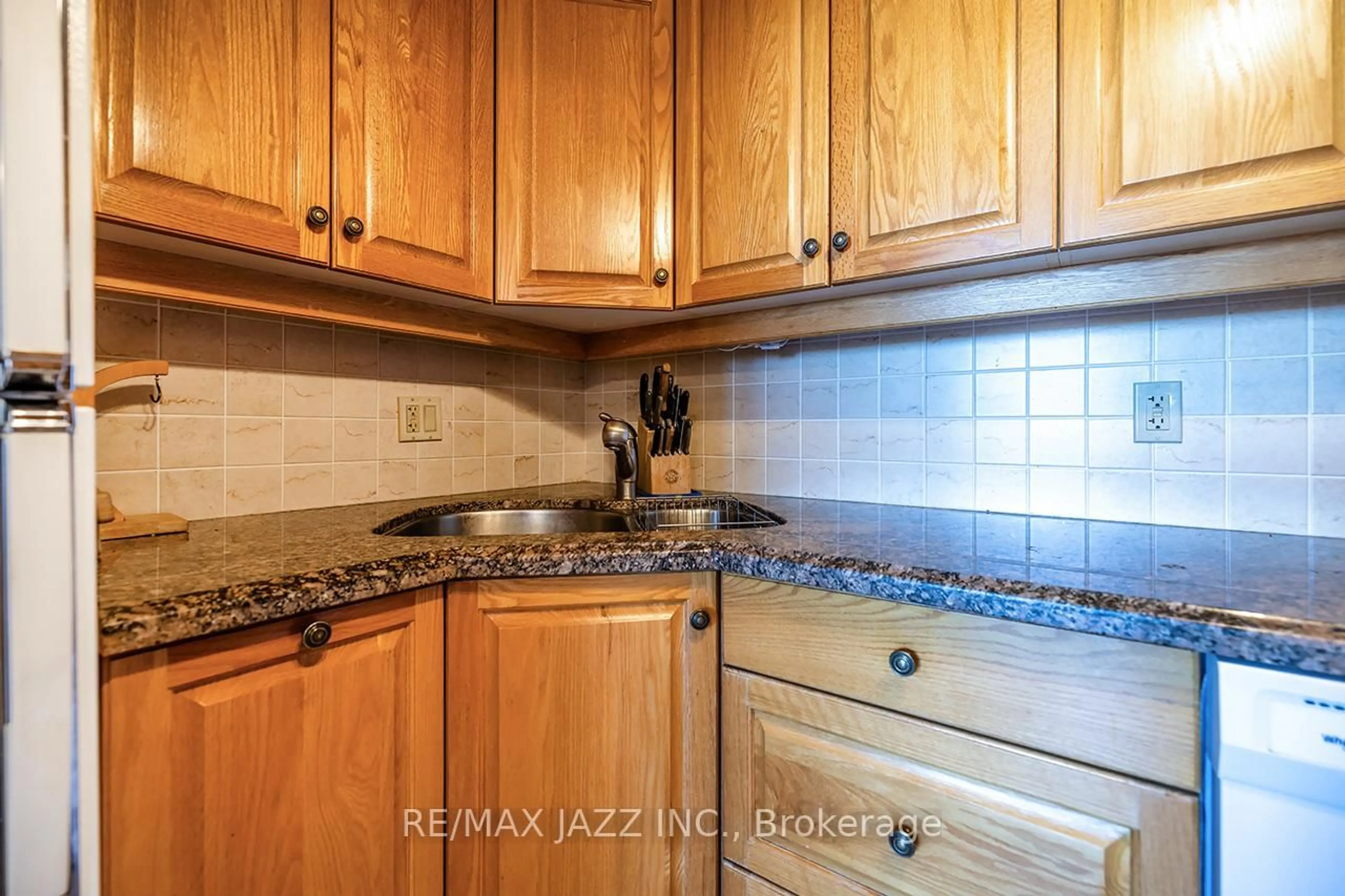 Standard kitchen, ceramic/tile floor for 55 William St #Ph 7, Oshawa Ontario L1G 7C9