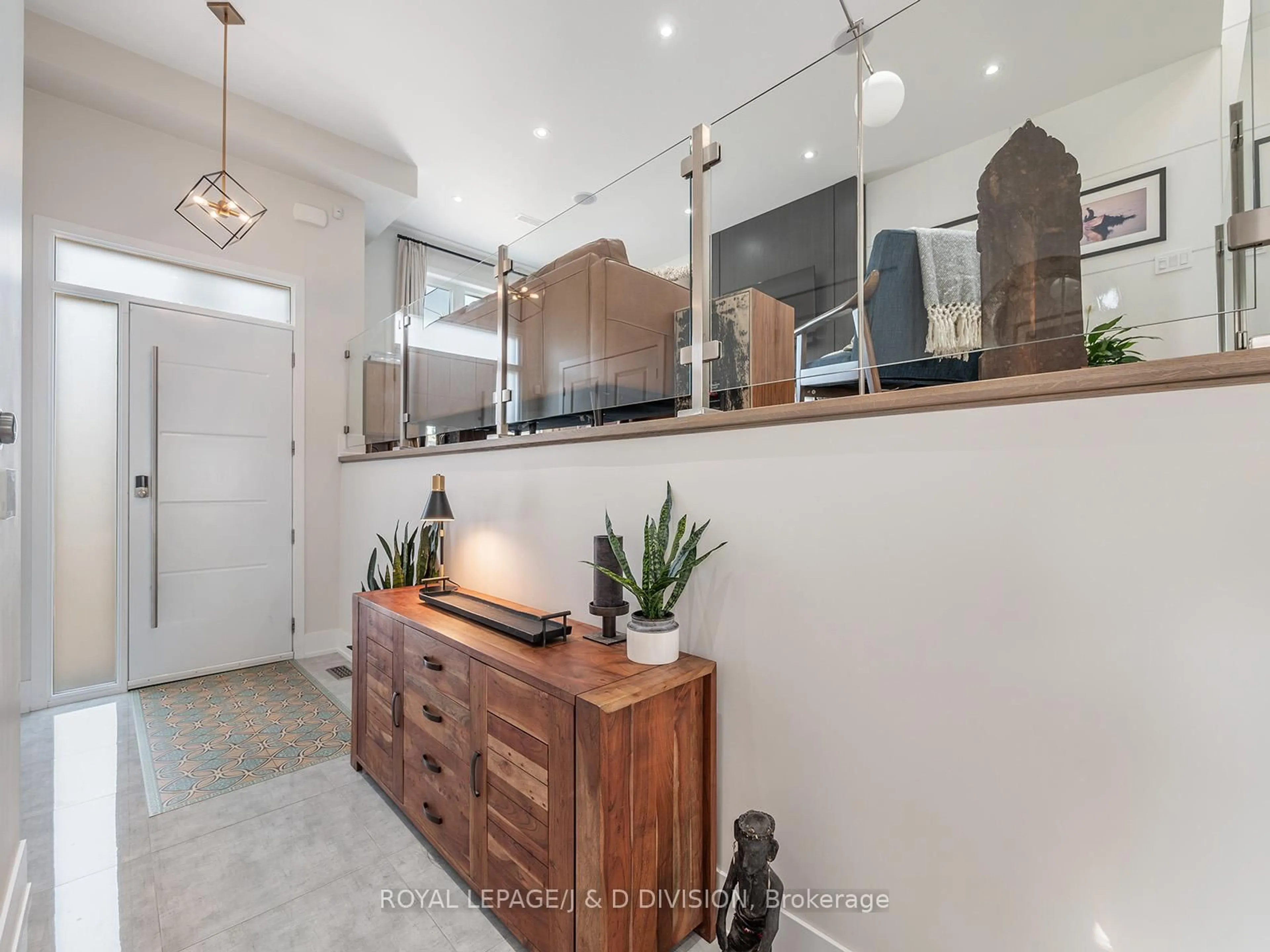 Unknown for 221 Virginia Ave, Toronto Ontario M4C 2T6
