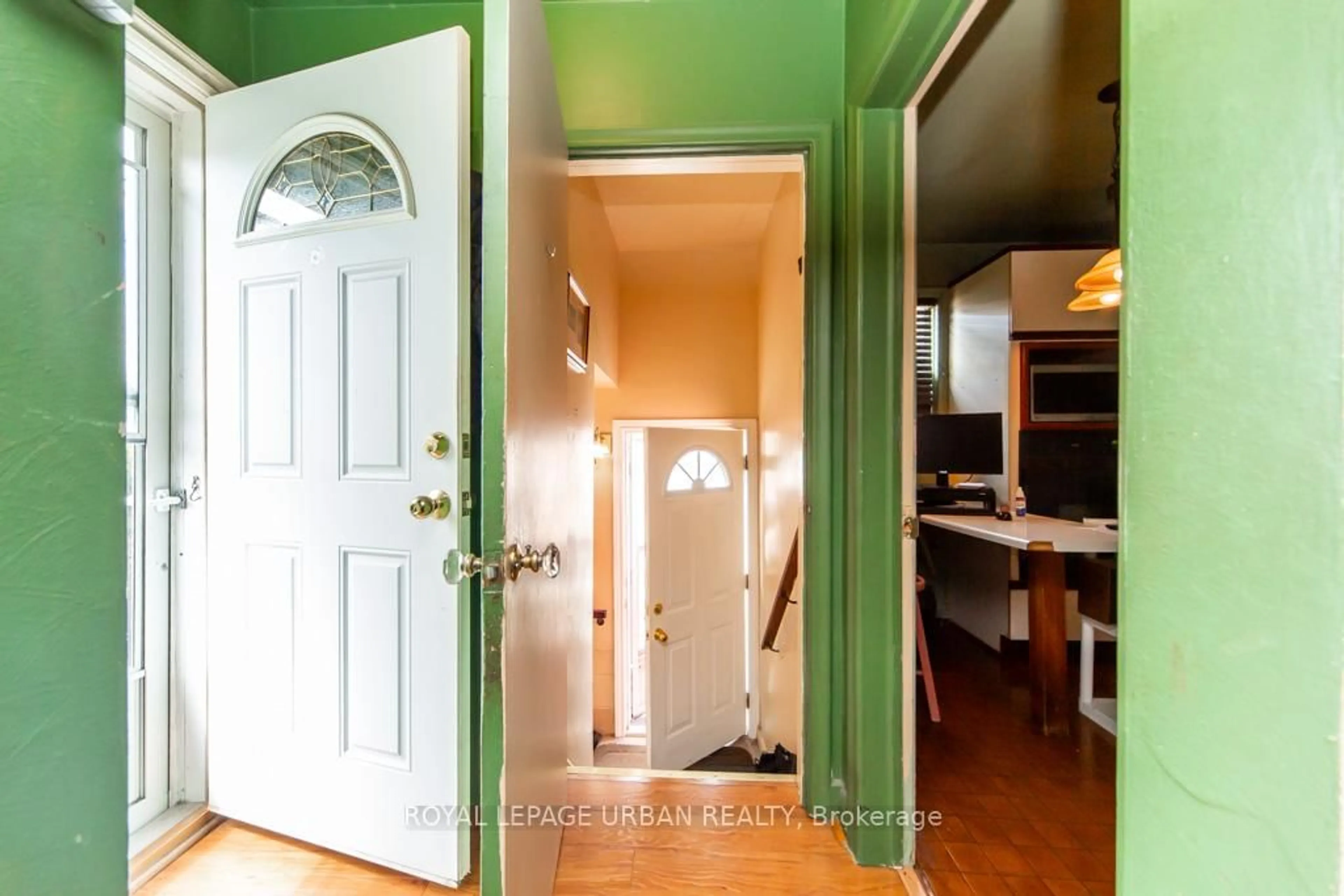 Indoor entryway for 141 Haslam St, Toronto Ontario M1N 3N9