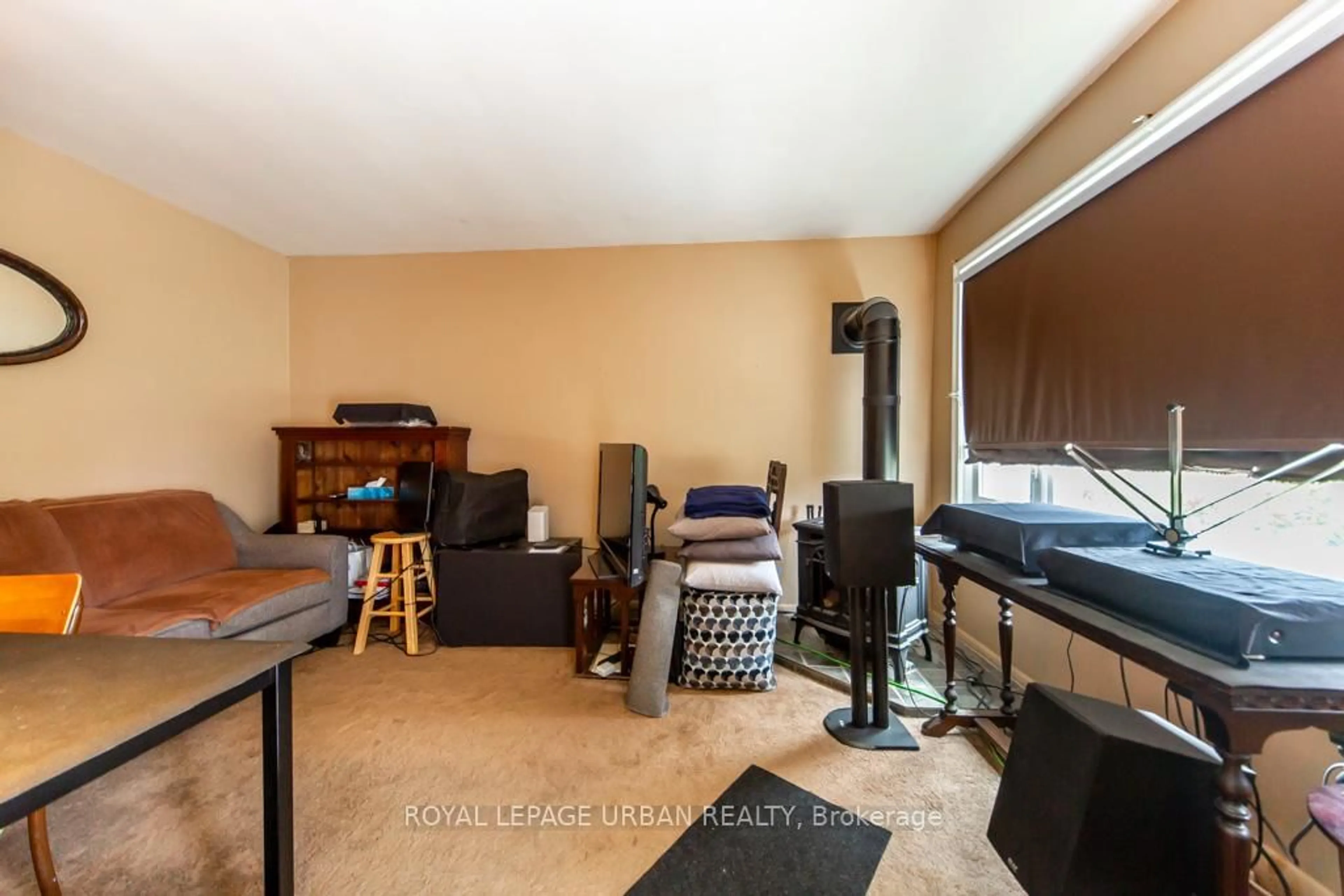 A pic of a room for 141 Haslam St, Toronto Ontario M1N 3N9