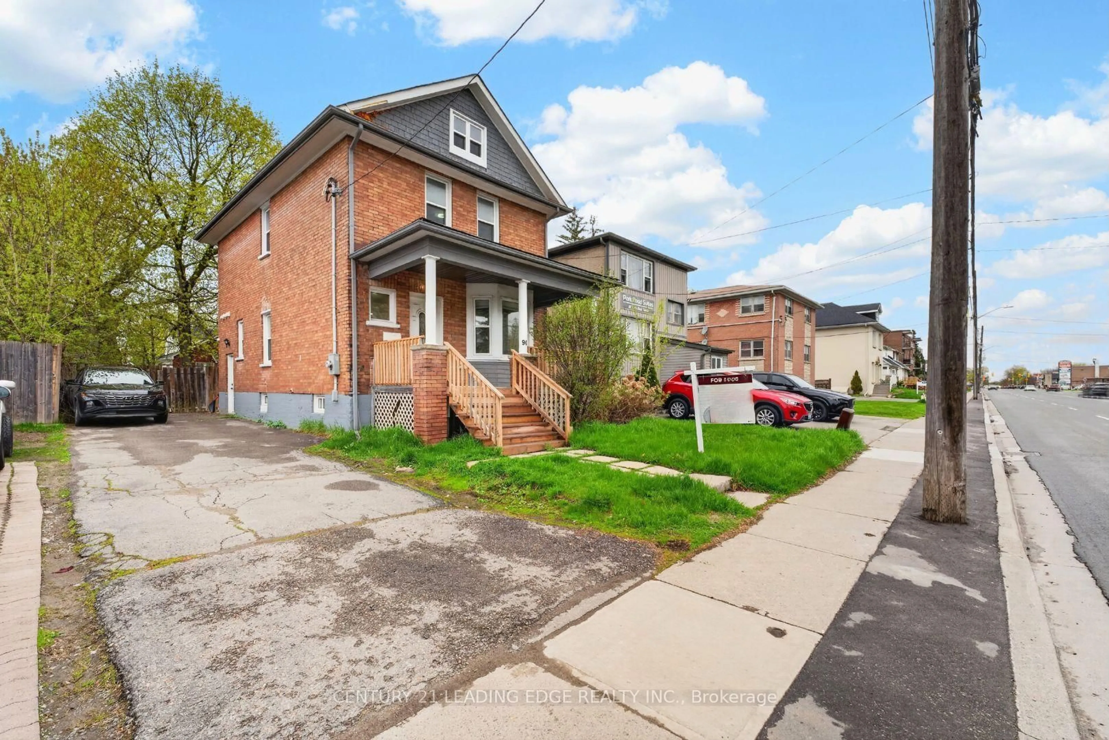 Home with brick exterior material, street for 90 Park Rd, Oshawa Ontario L1J 4G9