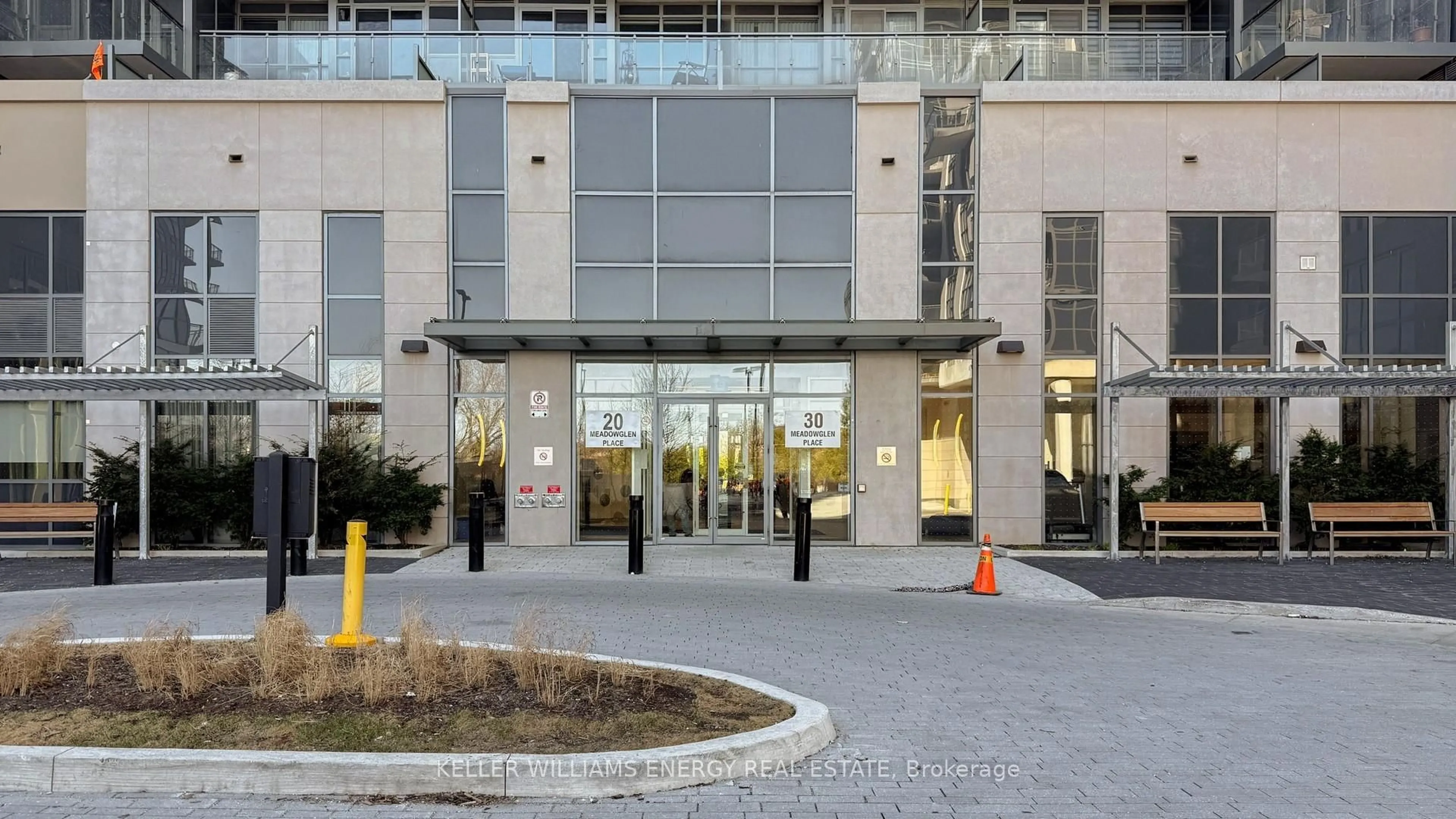 Indoor foyer for 30 Meadowglen Pl #617, Toronto Ontario M1G 0A6