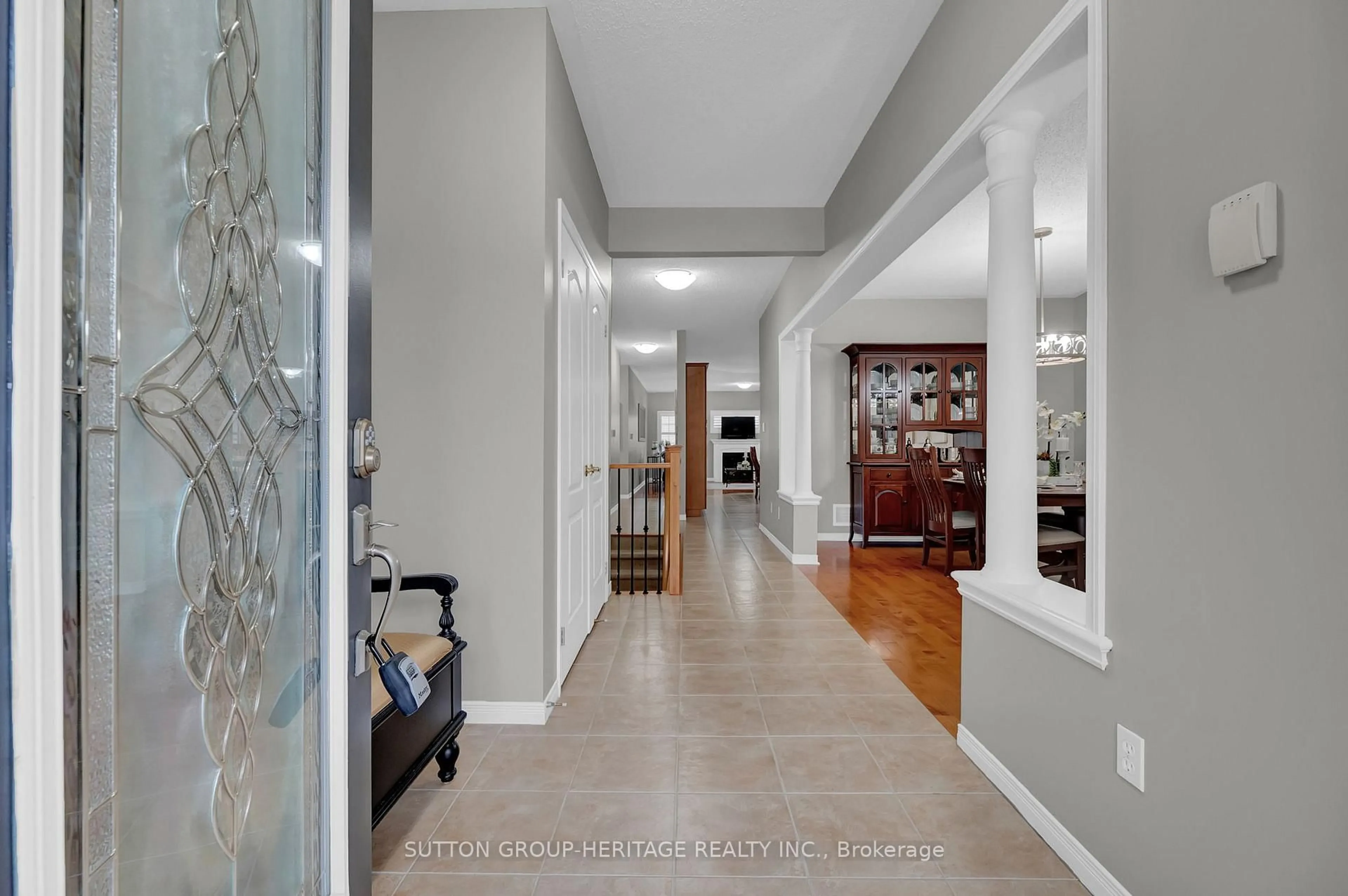Indoor foyer for 951 Barbados St, Oshawa Ontario L1J 0A6