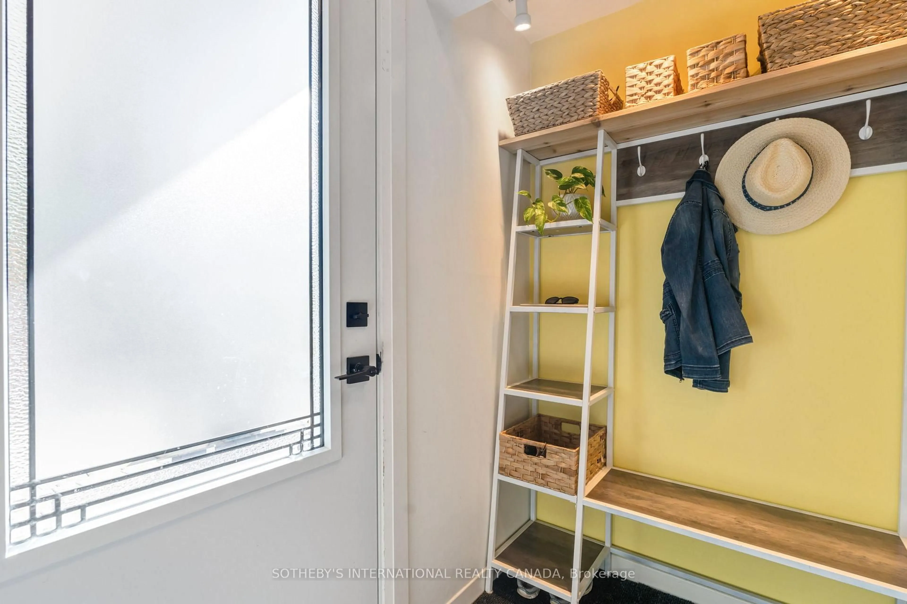 Storage room or clothes room or walk-in closet for 902 Vistula Dr, Pickering Ontario L1W 2L5