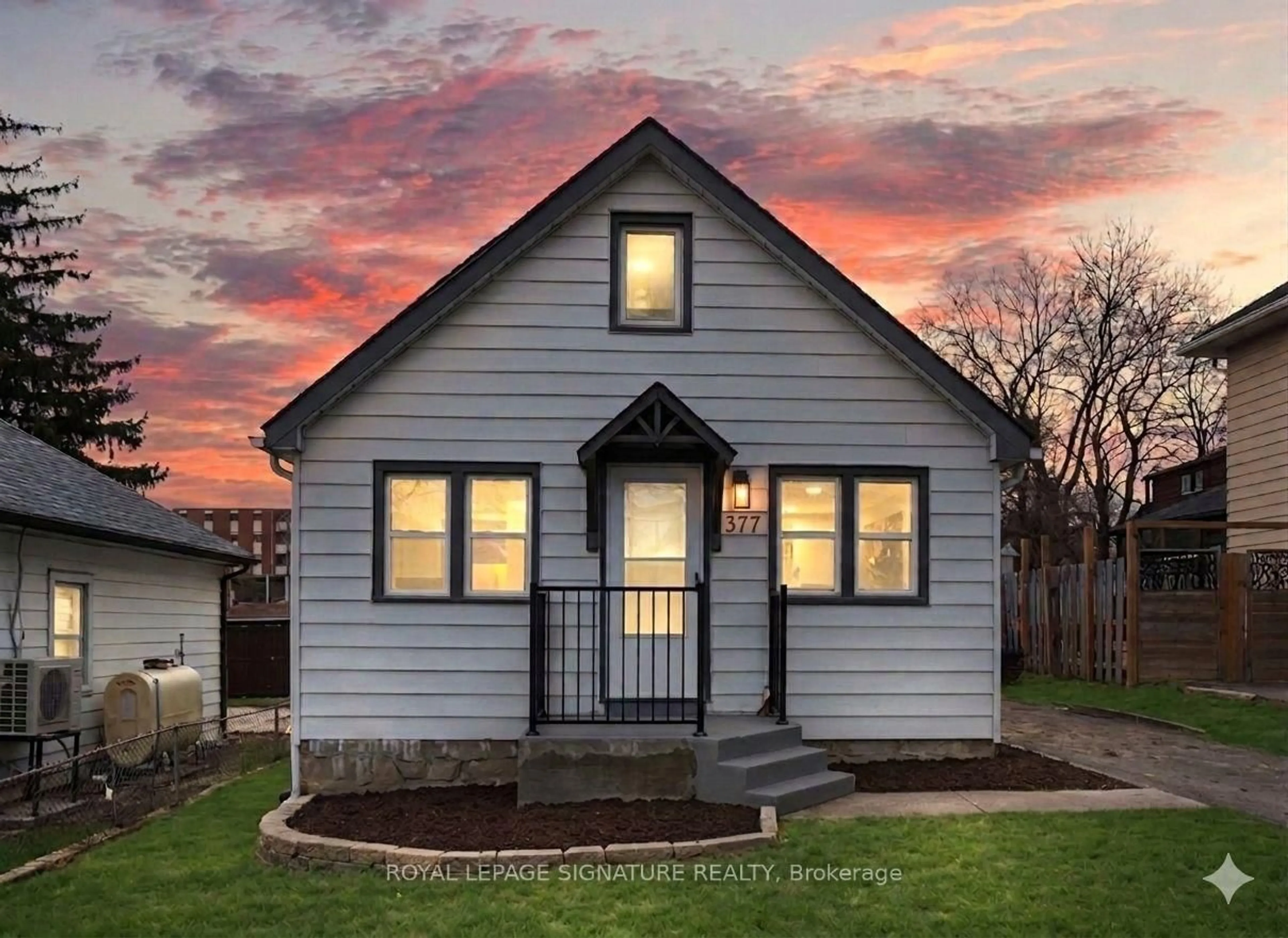 Home with vinyl exterior material, street for 377 Adelaide Ave, Oshawa Ontario L1J 2R7