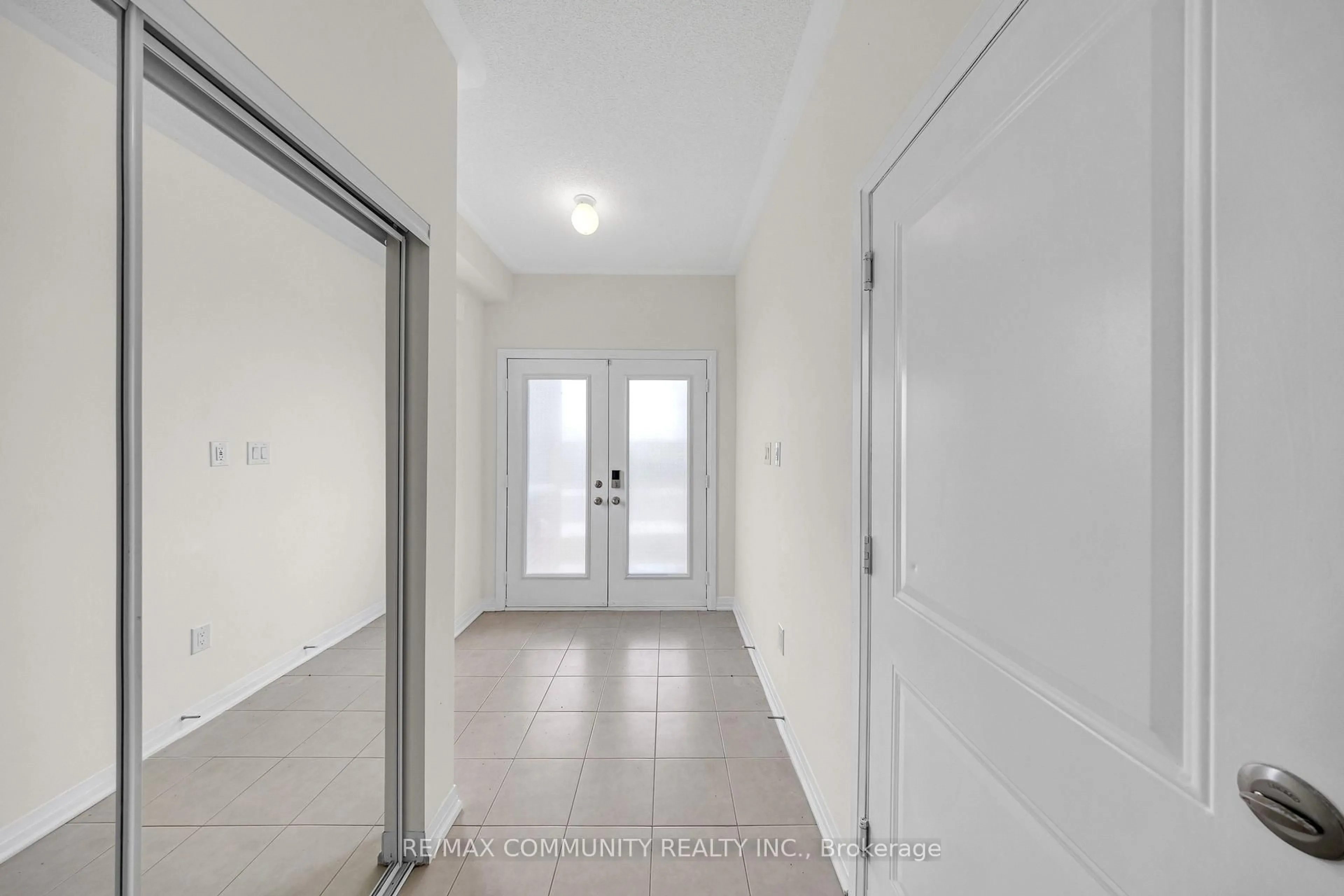 Indoor foyer for 101 Sailors Landing, Clarington Ontario L1C 7G4