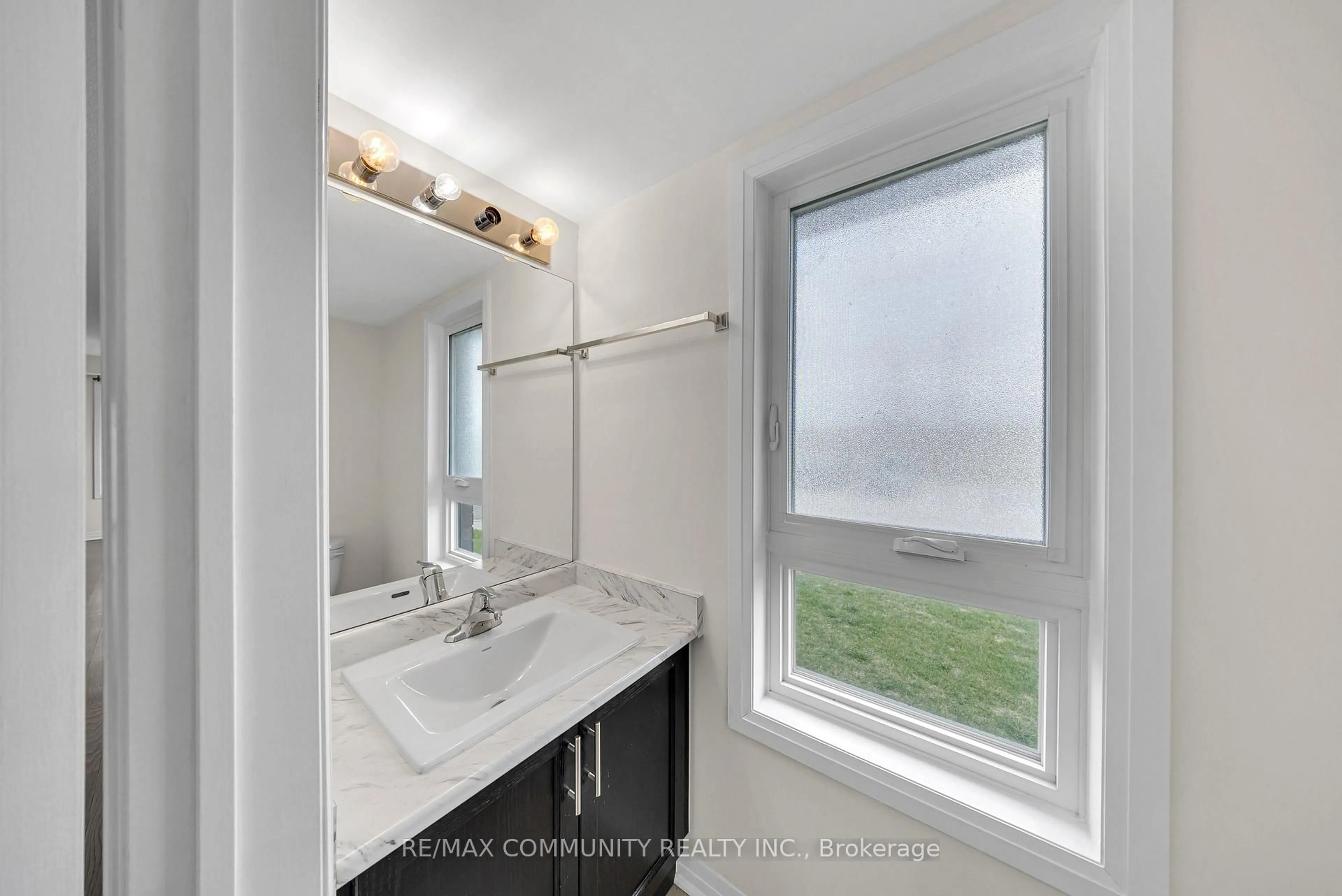 Contemporary bathroom, ceramic/tile floor for 101 Sailors Landing, Clarington Ontario L1C 7G4