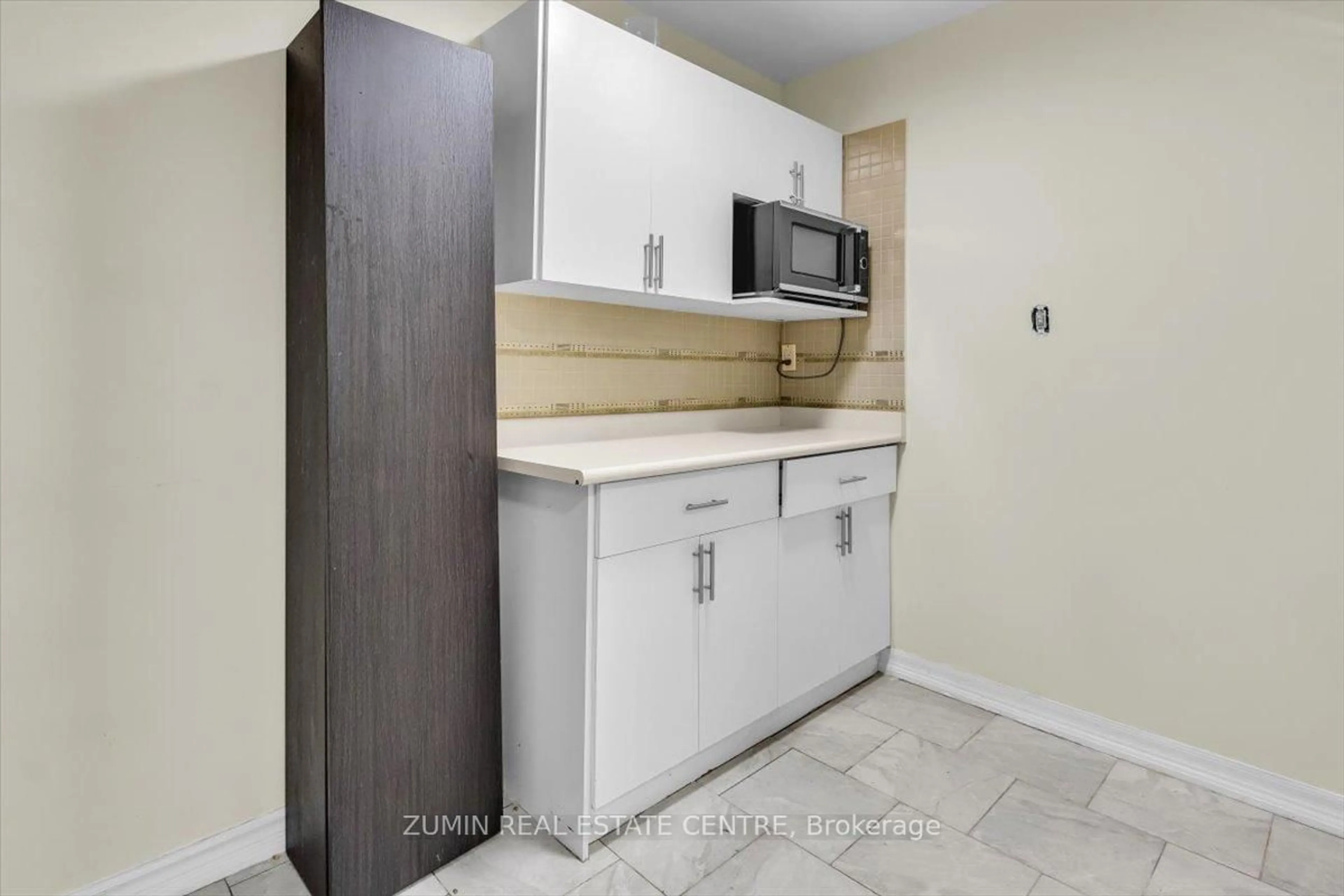 Standard kitchen, ceramic/tile floor for 100 Mornelle Crt #1075, Toronto Ontario M1E 4X2