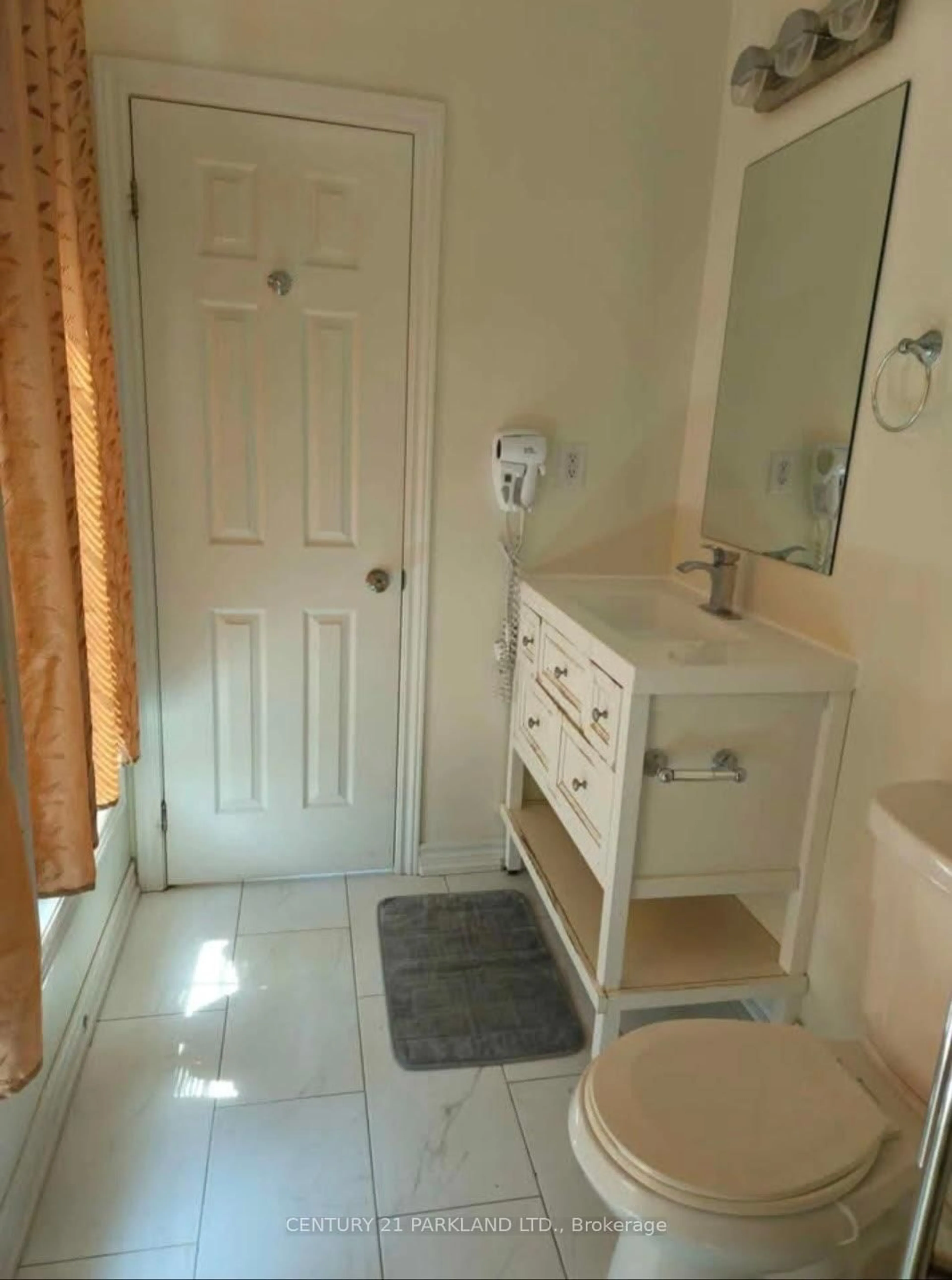 Standard bathroom, ceramic/tile floor for 52 Ignatius Lane, Toronto Ontario M1E 0A3