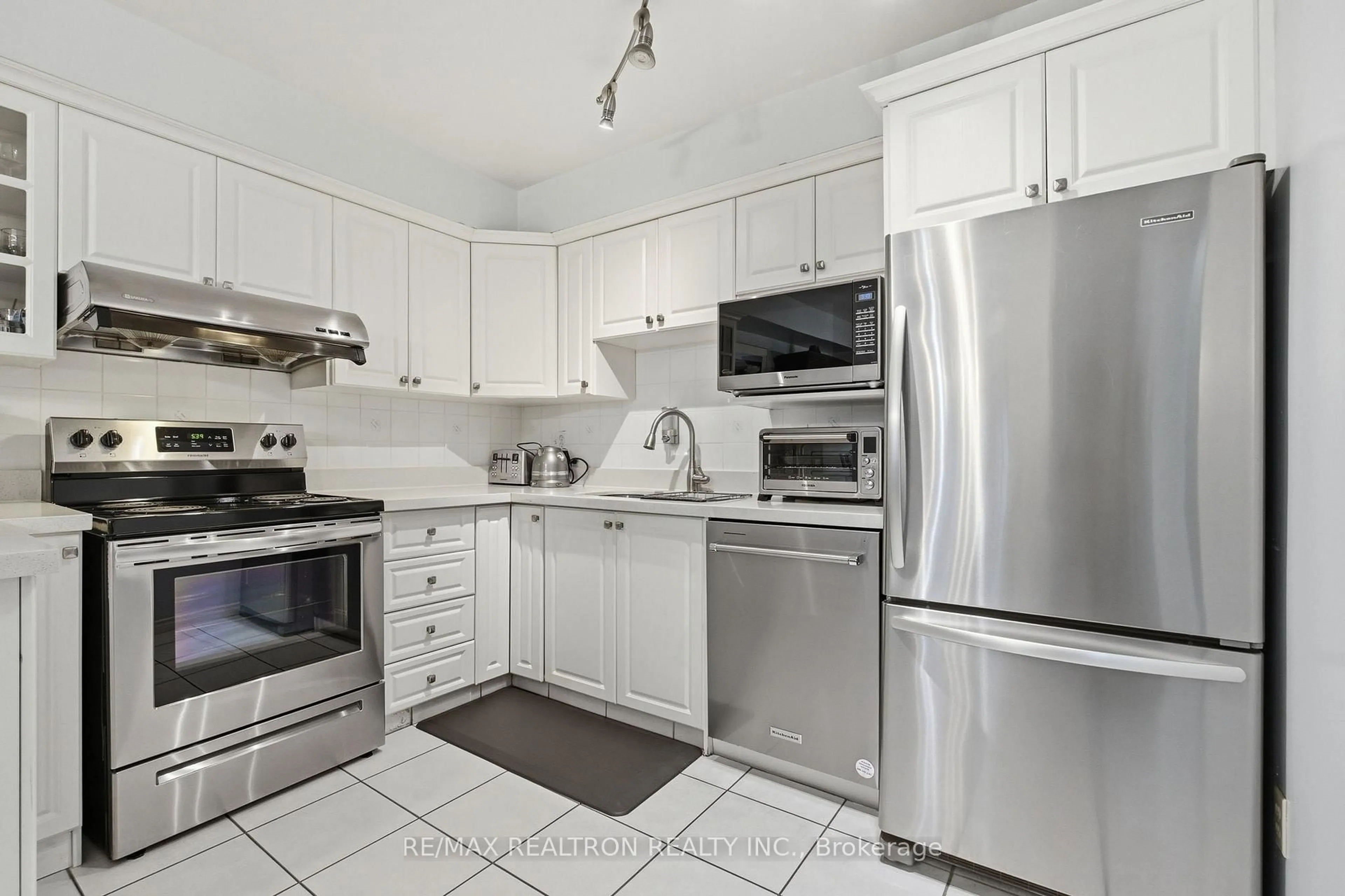 Standard kitchen, unknown for 108 Quantrell Tr, Toronto Ontario M1B 1L8