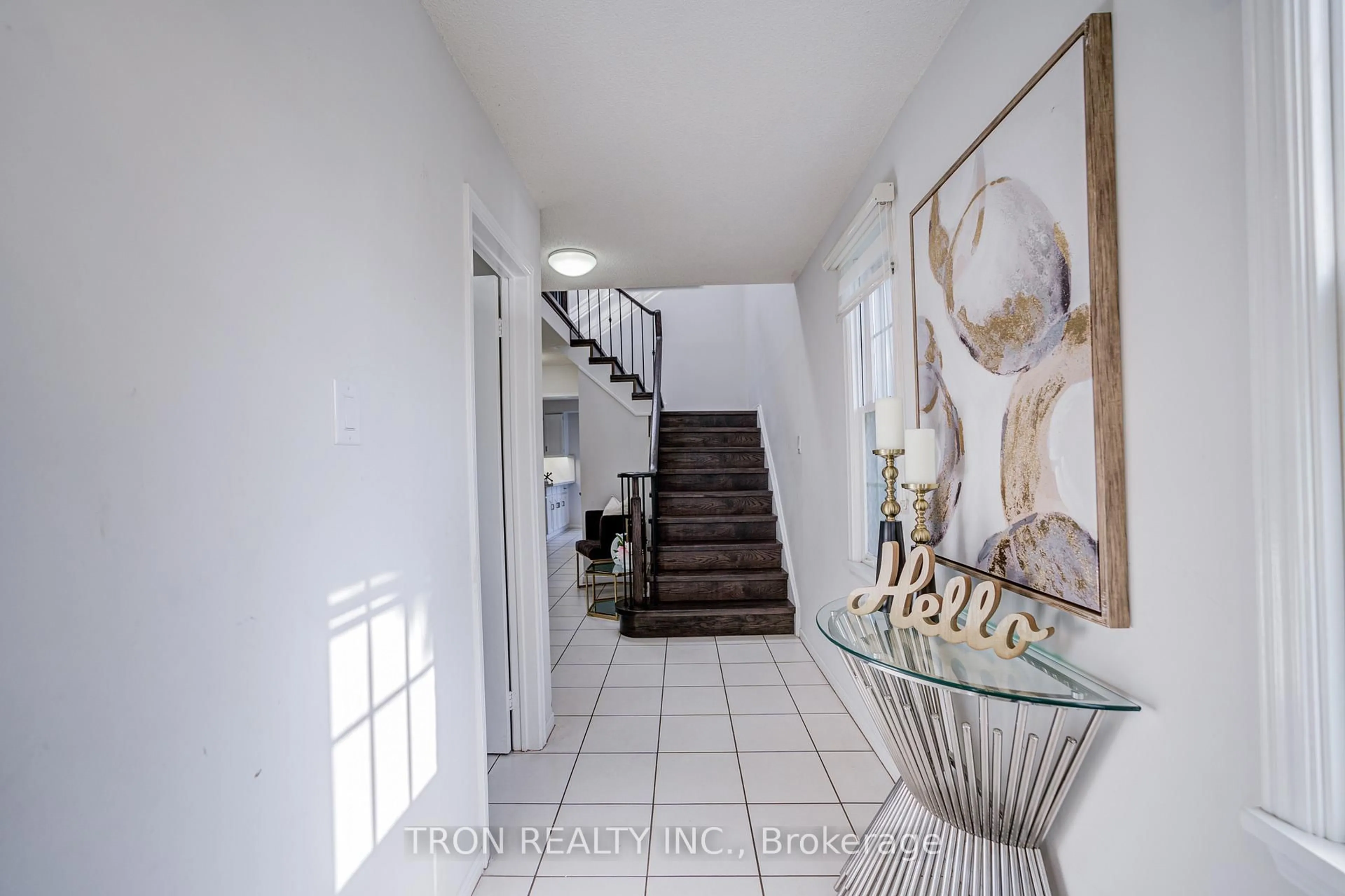 Indoor entryway for 256 Alexmuir Blvd, Toronto Ontario M1V 1T7