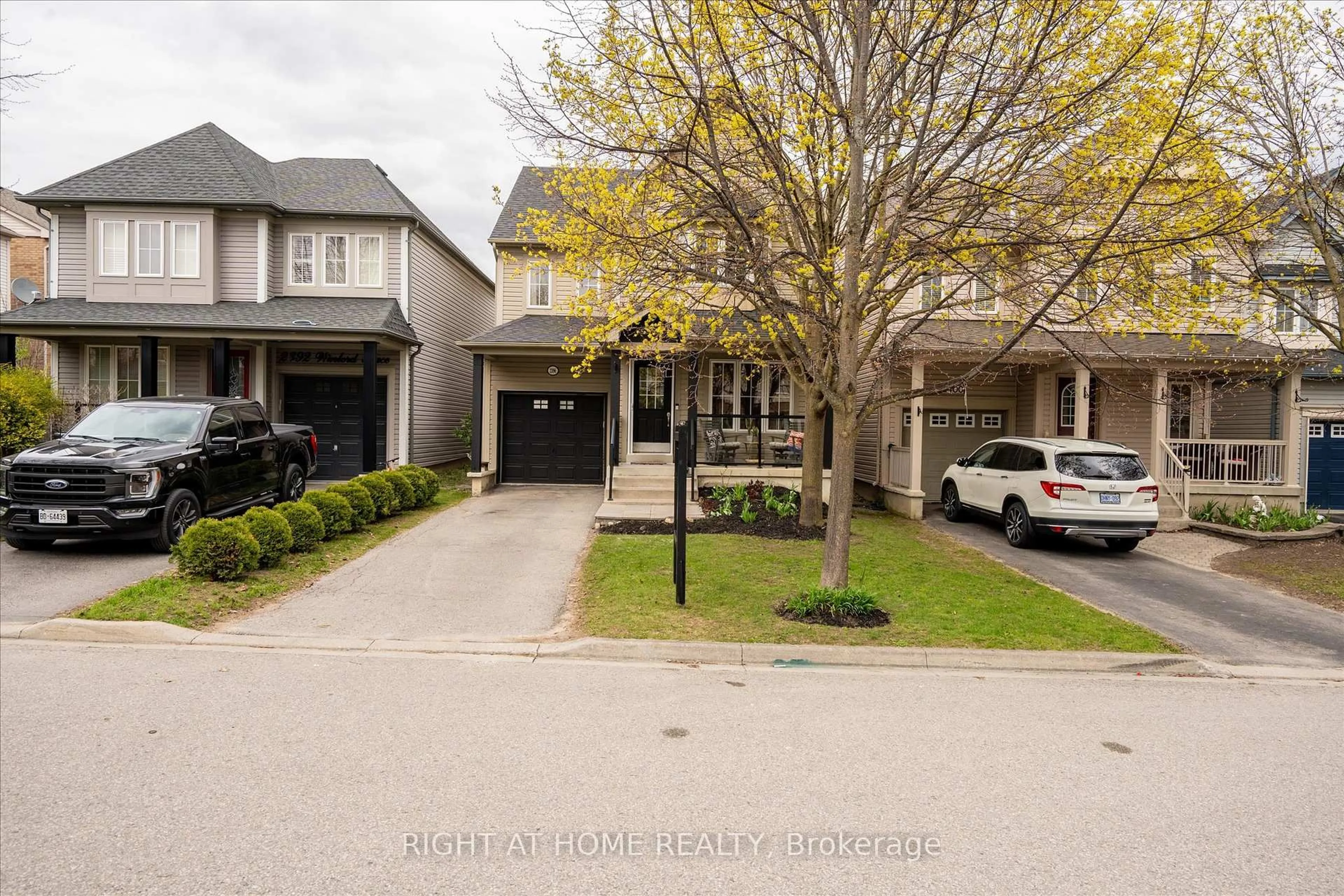 A pic from outside/outdoor area/front of a property/back of a property/a pic from drone, street for 2396 Winlord Pl, Oshawa Ontario L1L 0B7