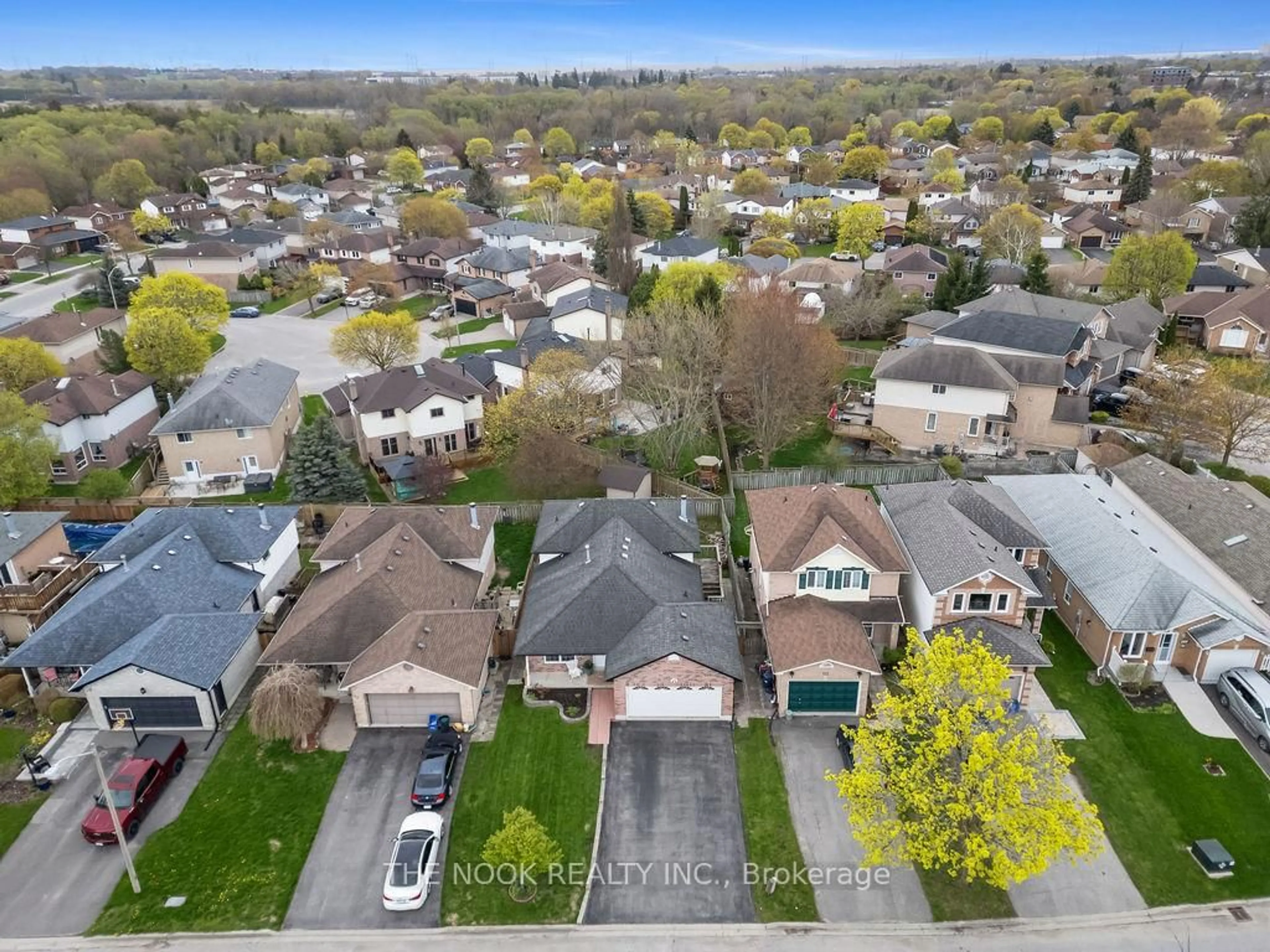 A pic from outside/outdoor area/front of a property/back of a property/a pic from drone, street for 117 Mcfeeters Cres, Clarington Ontario L1C 4K6