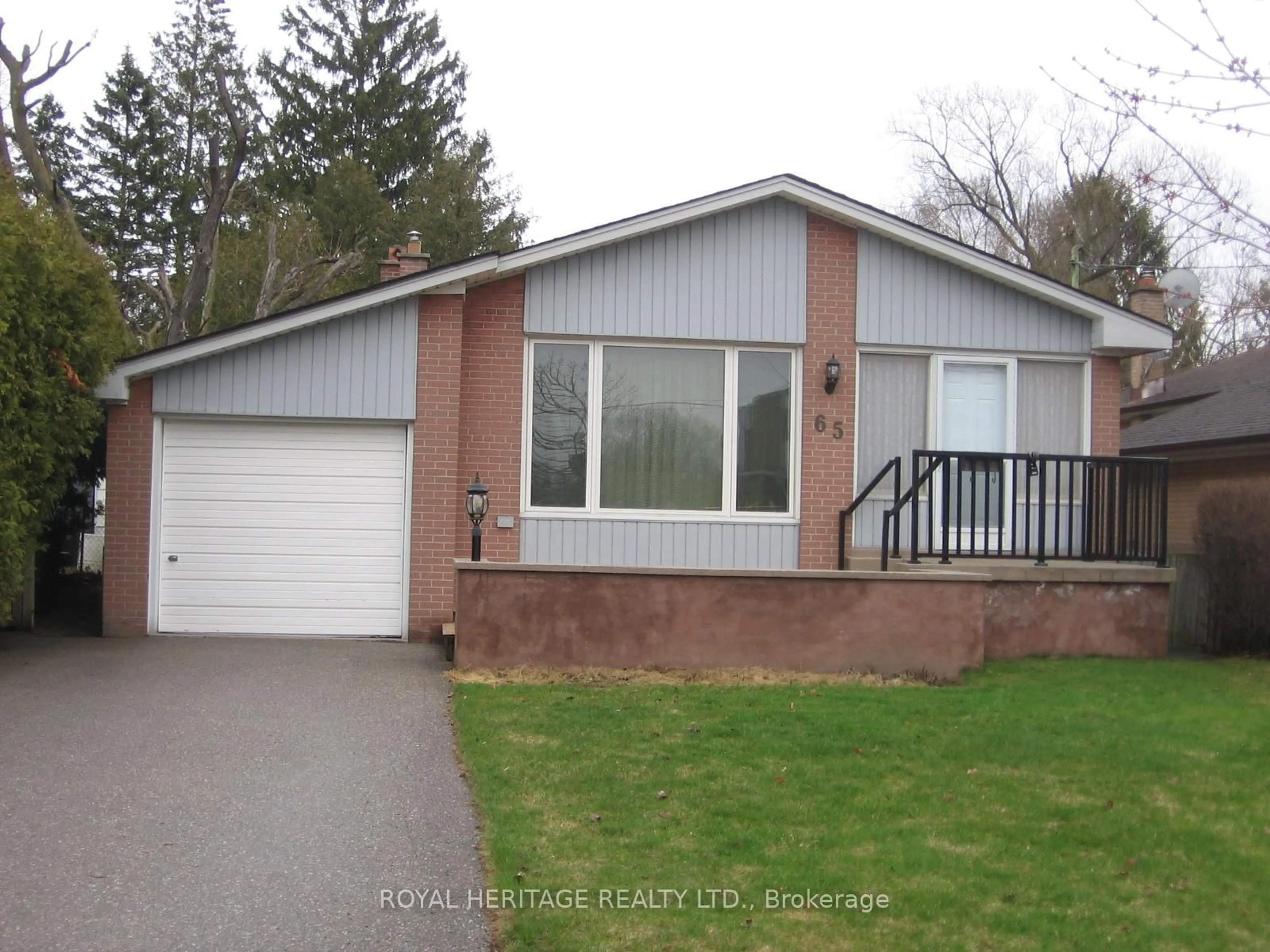 Home with vinyl exterior material, street for 65 Bennett Rd, Toronto Ontario M1E 3Y2
