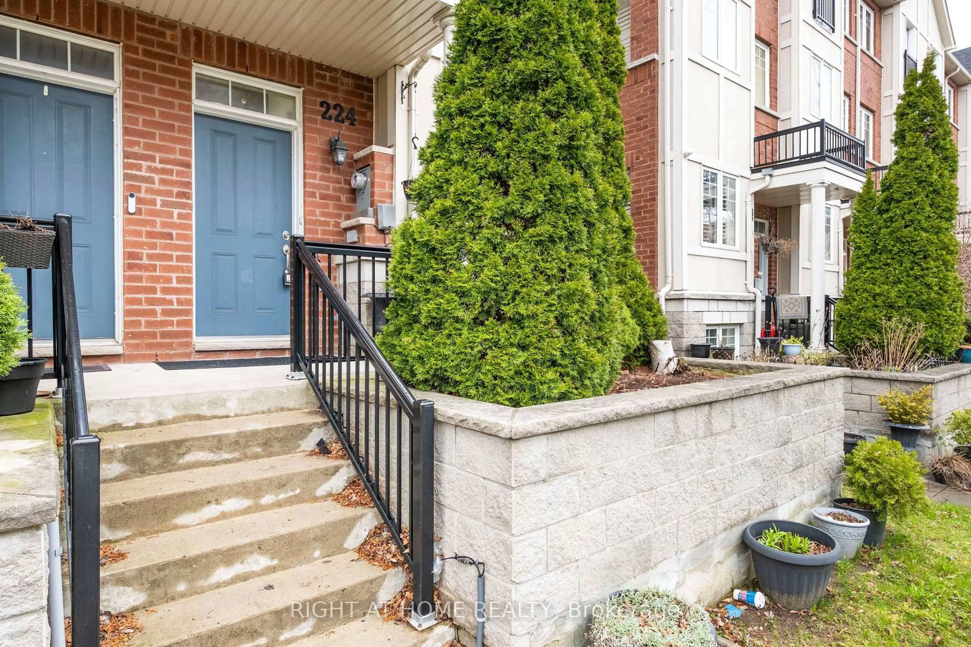 Unknown for 224 Dairy Dr, Toronto Ontario M1L 0G4