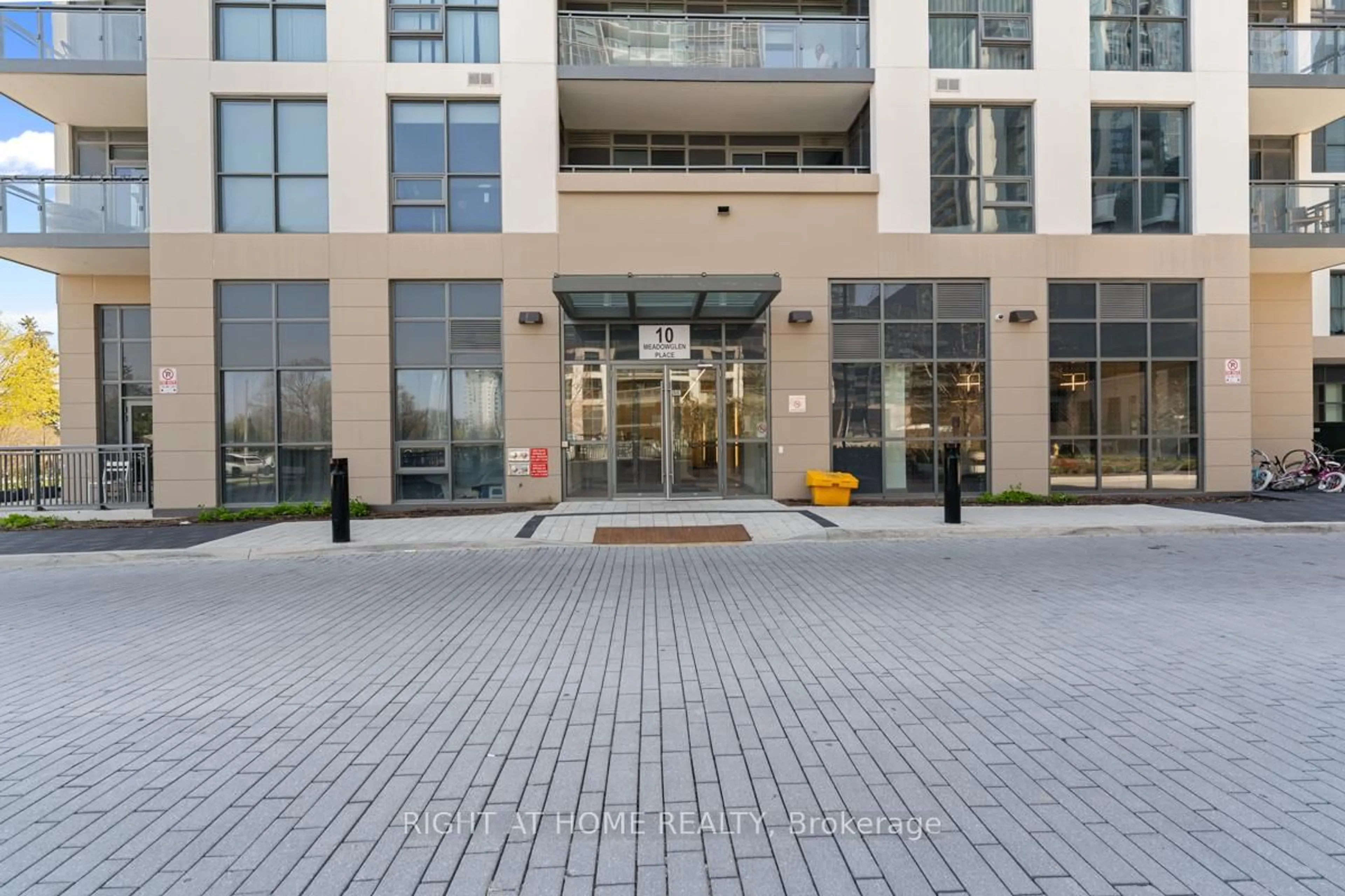 Unknown for 10 MEADOWGLEN Pl #312, Toronto Ontario M1G 0A8
