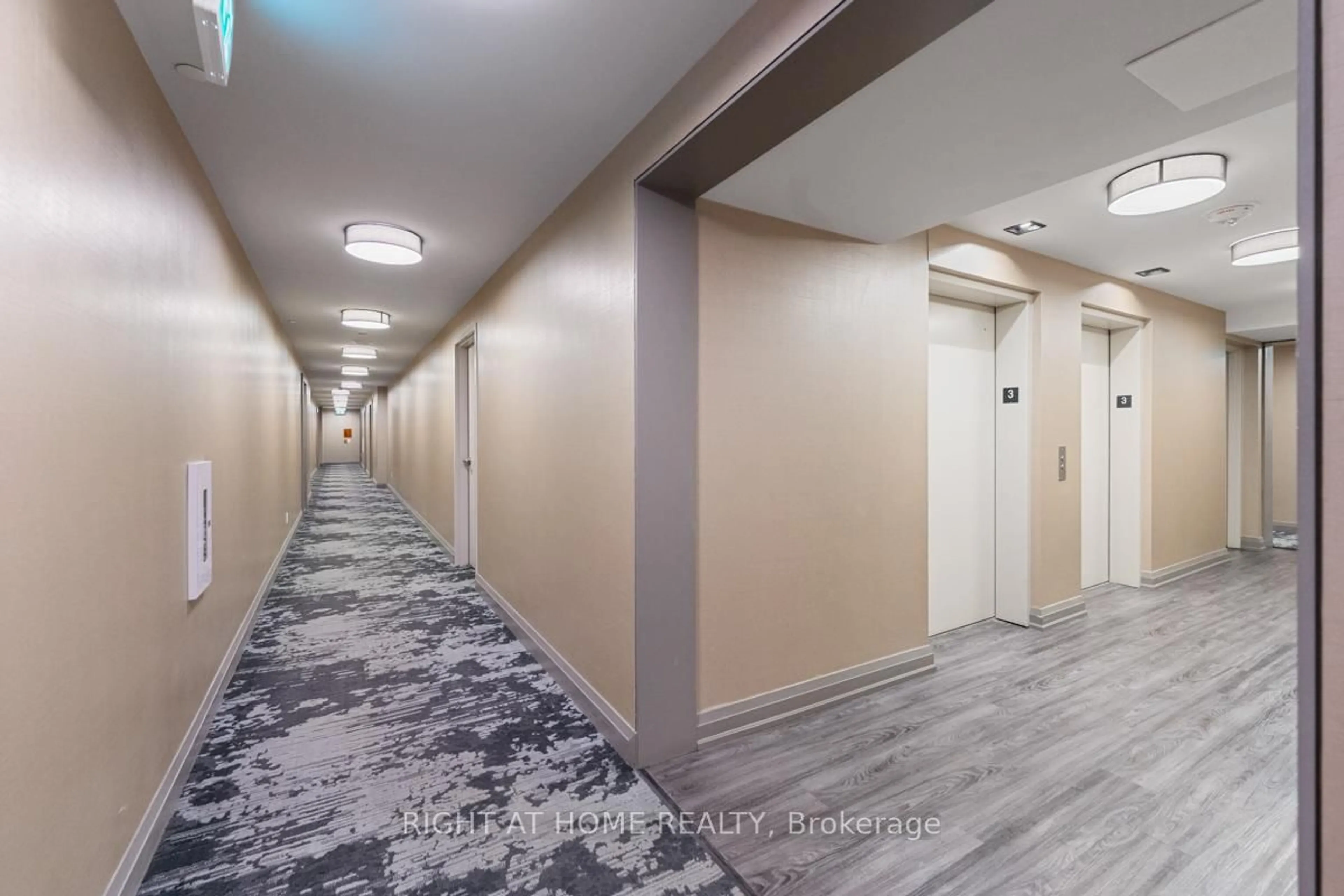 Indoor foyer for 10 MEADOWGLEN Pl #312, Toronto Ontario M1G 0A8