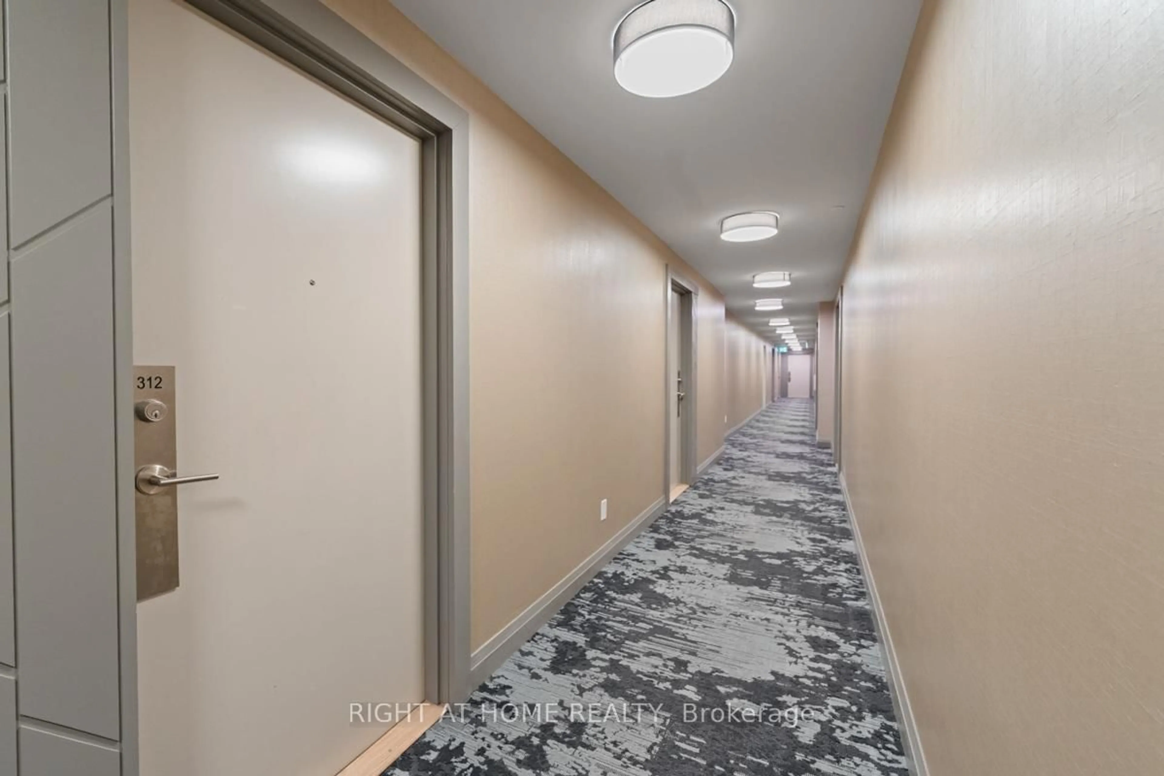 Indoor foyer for 10 MEADOWGLEN Pl #312, Toronto Ontario M1G 0A8