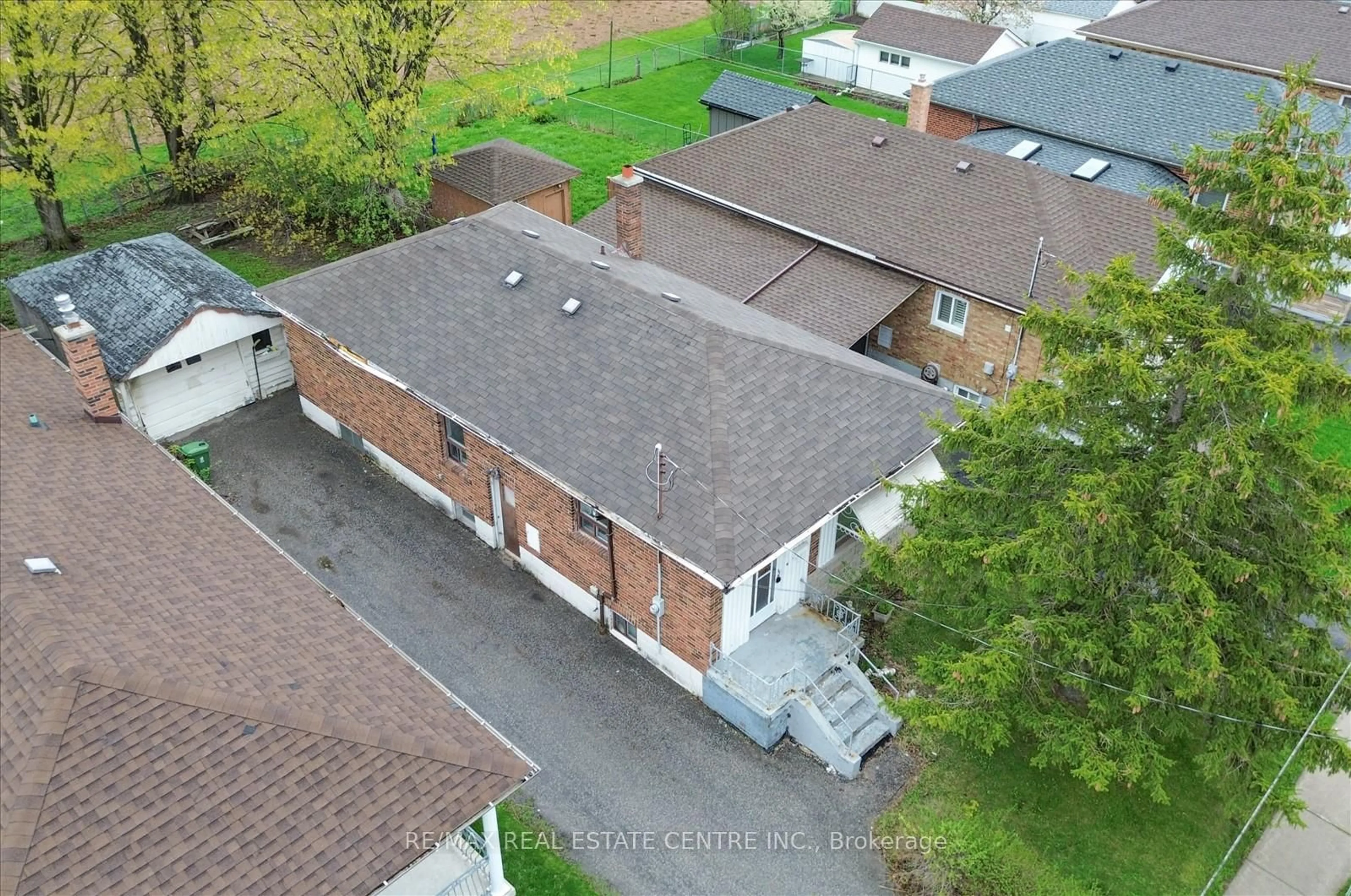 A pic from outside/outdoor area/front of a property/back of a property/a pic from drone, unknown for 88 Ellendale Dr, Toronto Ontario M1P 1N5