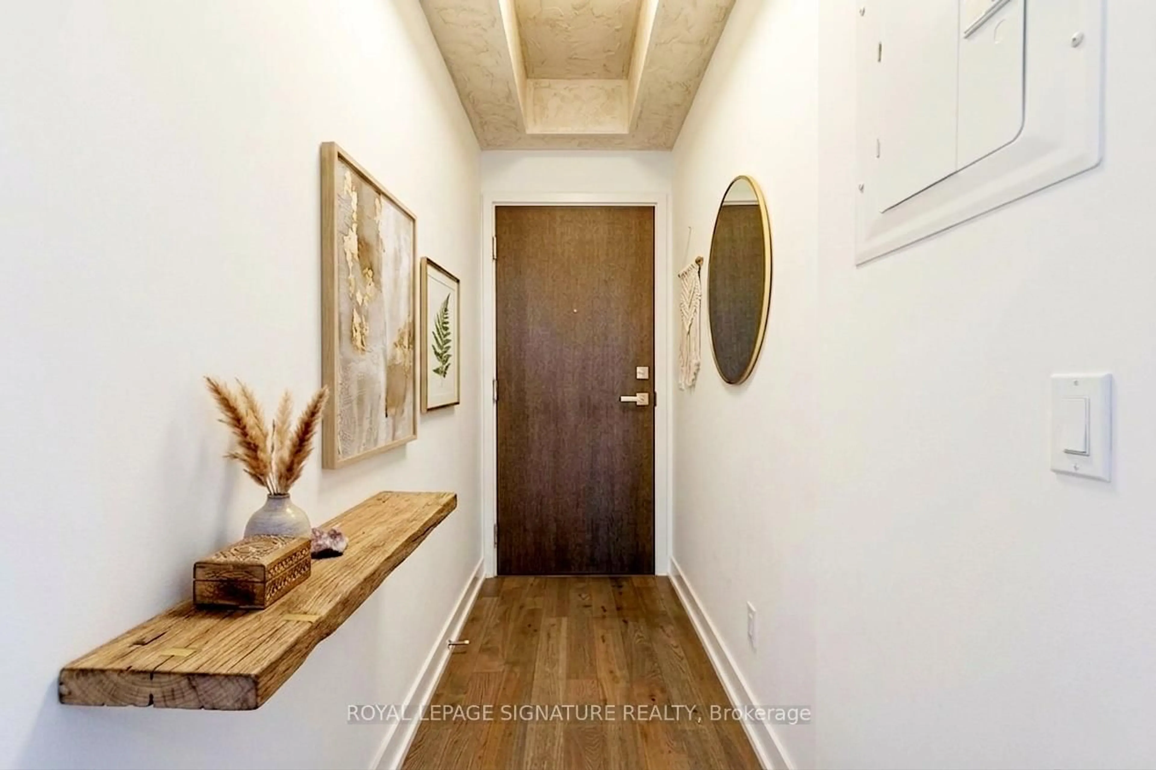 Indoor entryway for 1190 Dundas St #406, Toronto Ontario M4M 0C5