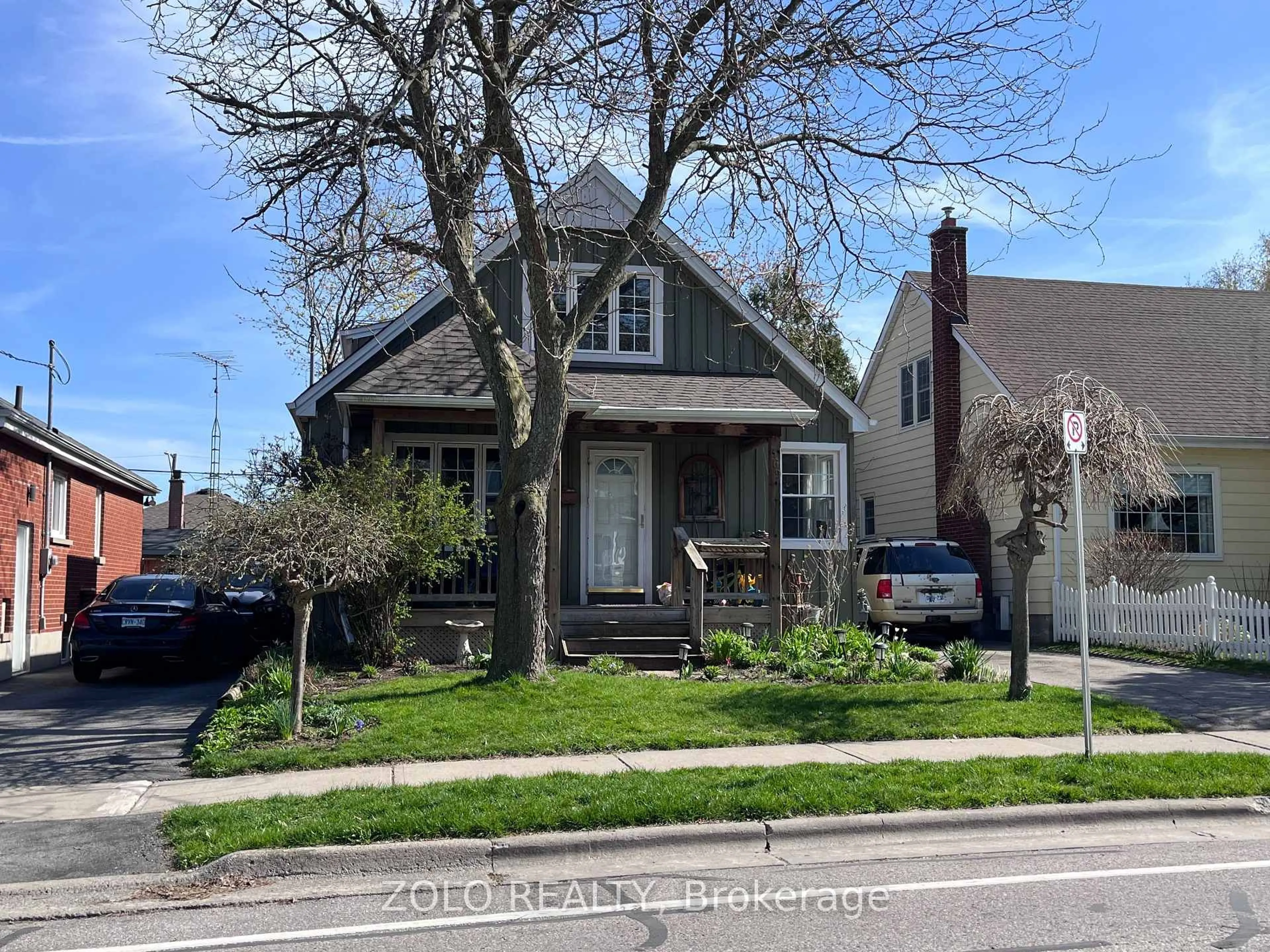 Home with brick exterior material, street for 369 Athol St, Oshawa Ontario L1H 1K9