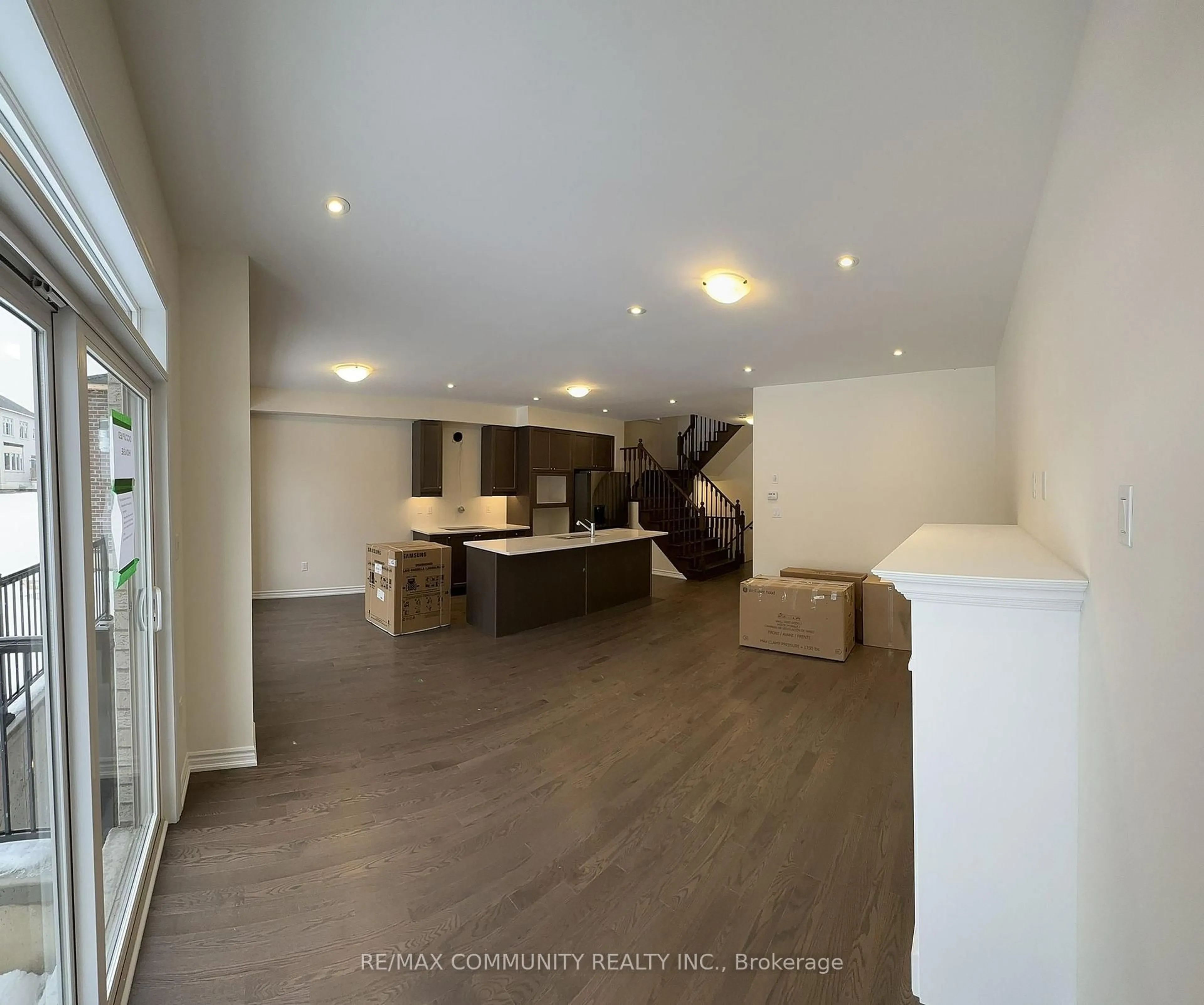 Open concept kitchen, unknown for 59 Mountainside Cres, Whitby Ontario L1R 0P4
