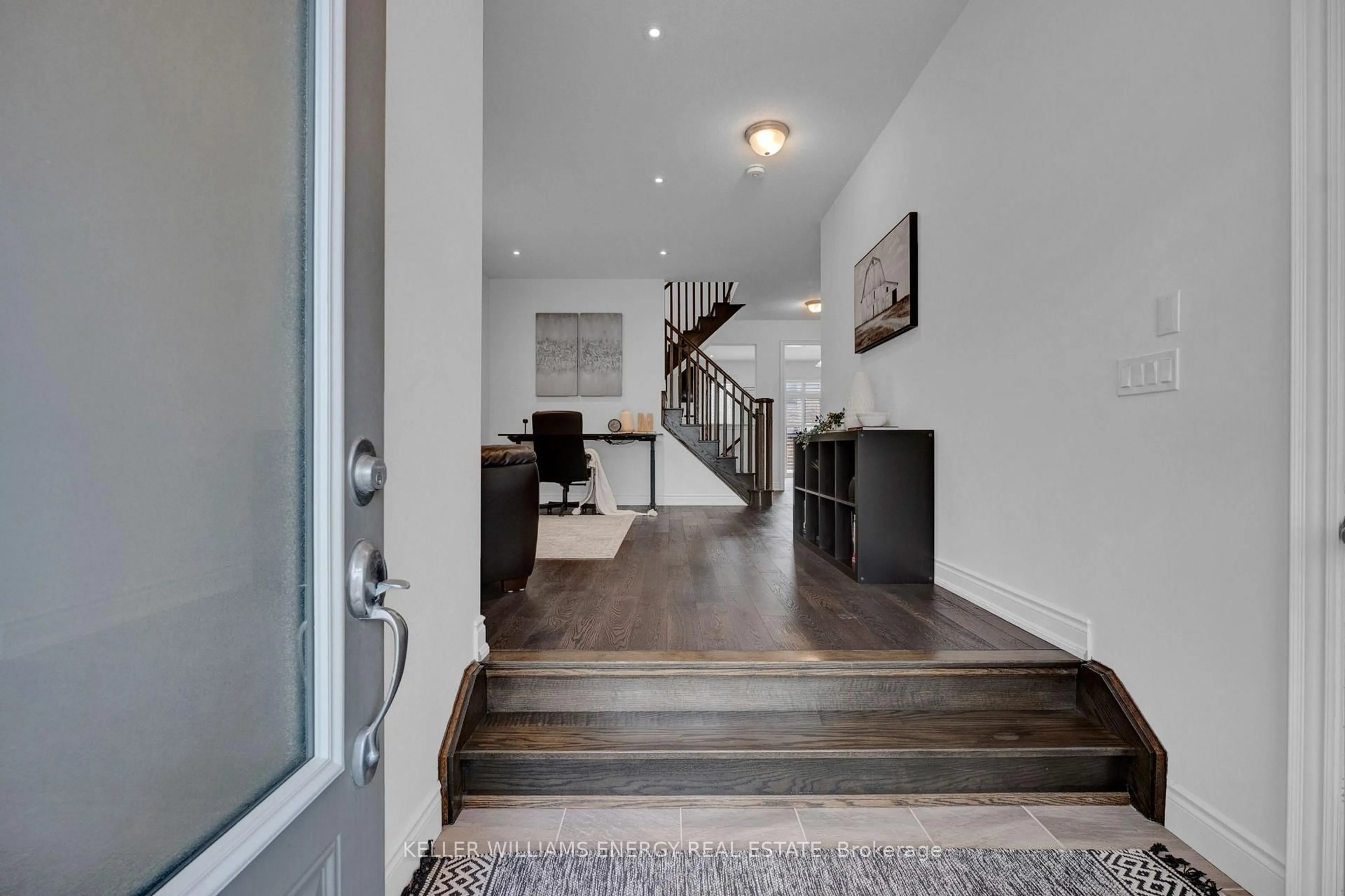 Indoor entryway for 183 William Fair Dr, Clarington Ontario L1C 0T6
