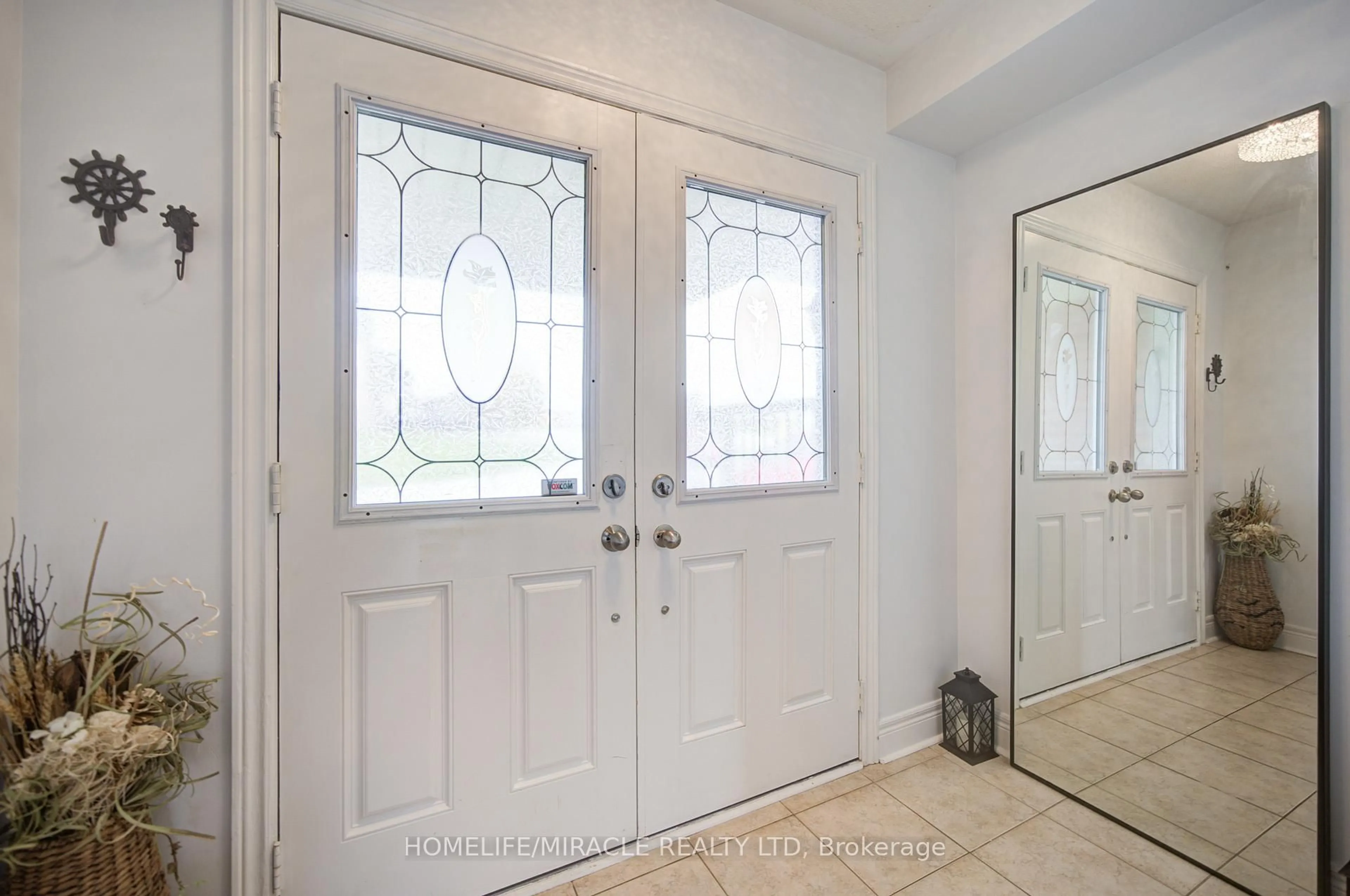 Indoor entryway for 57 Kersey Cres, Clarington Ontario L1E 0A5