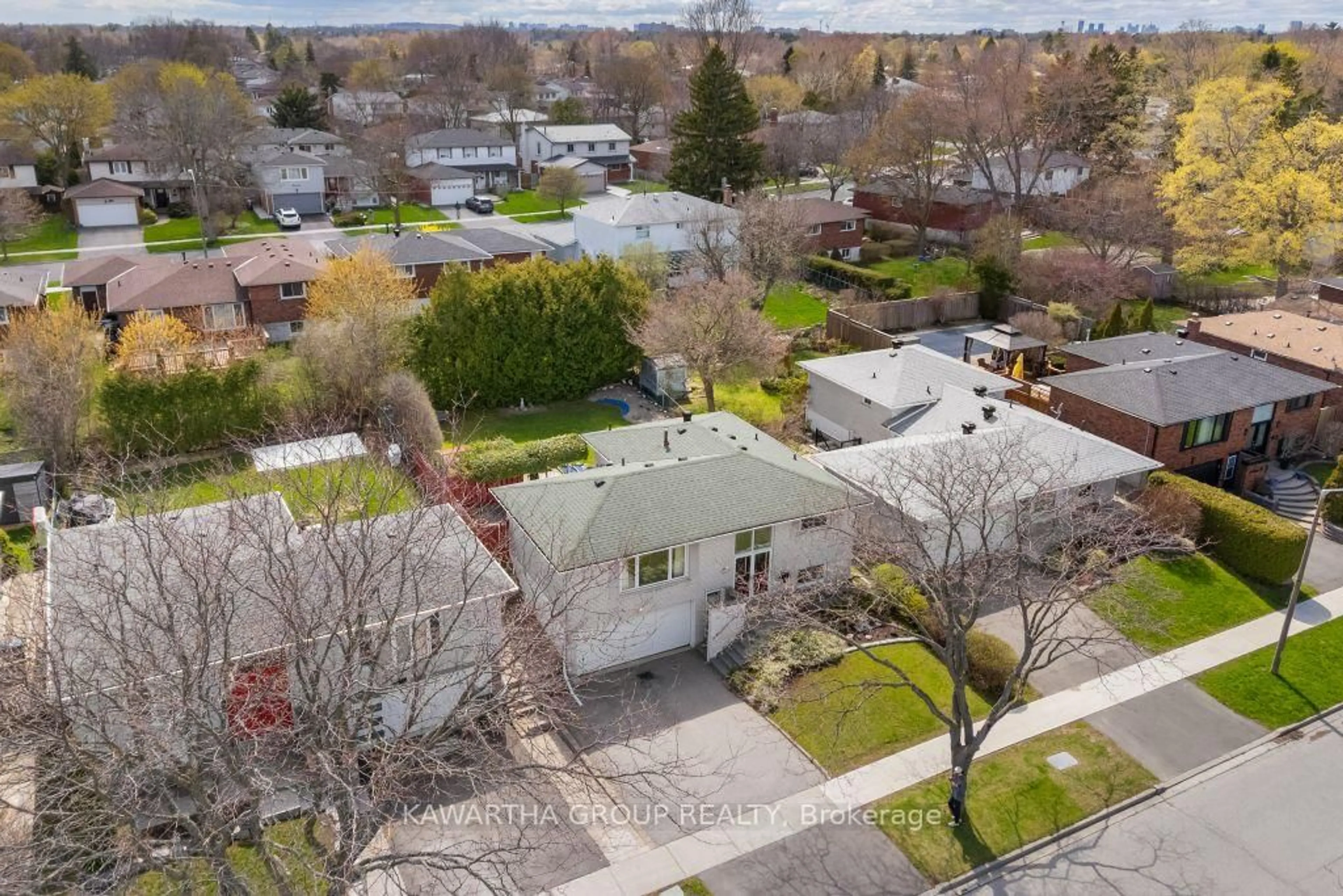 A pic from outside/outdoor area/front of a property/back of a property/a pic from drone, street for 26 Wichey Rd, Toronto Ontario M1C 2H6