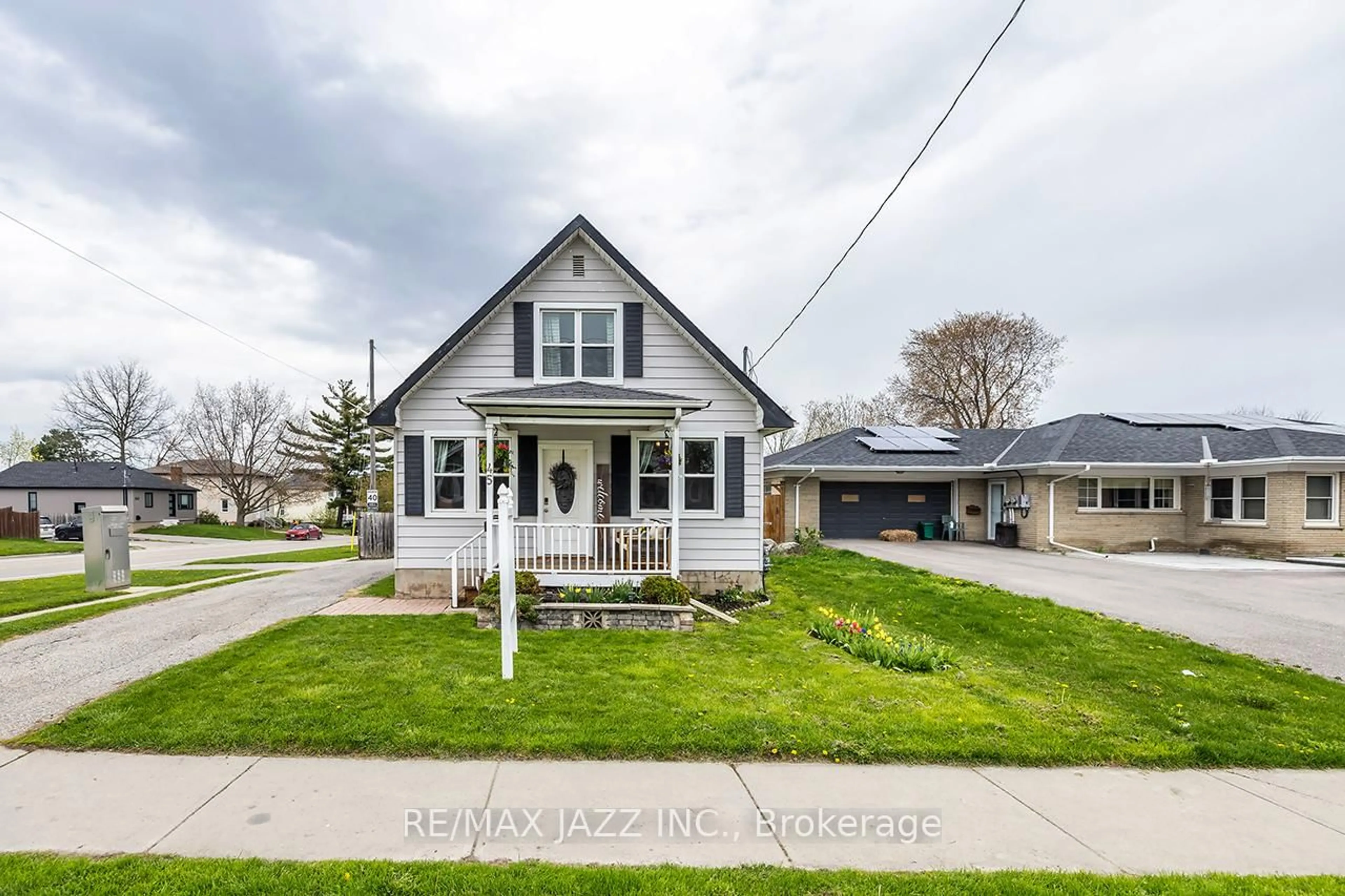 Home with vinyl exterior material, street for 45 Wilson Rd, Oshawa Ontario L1H 6B6