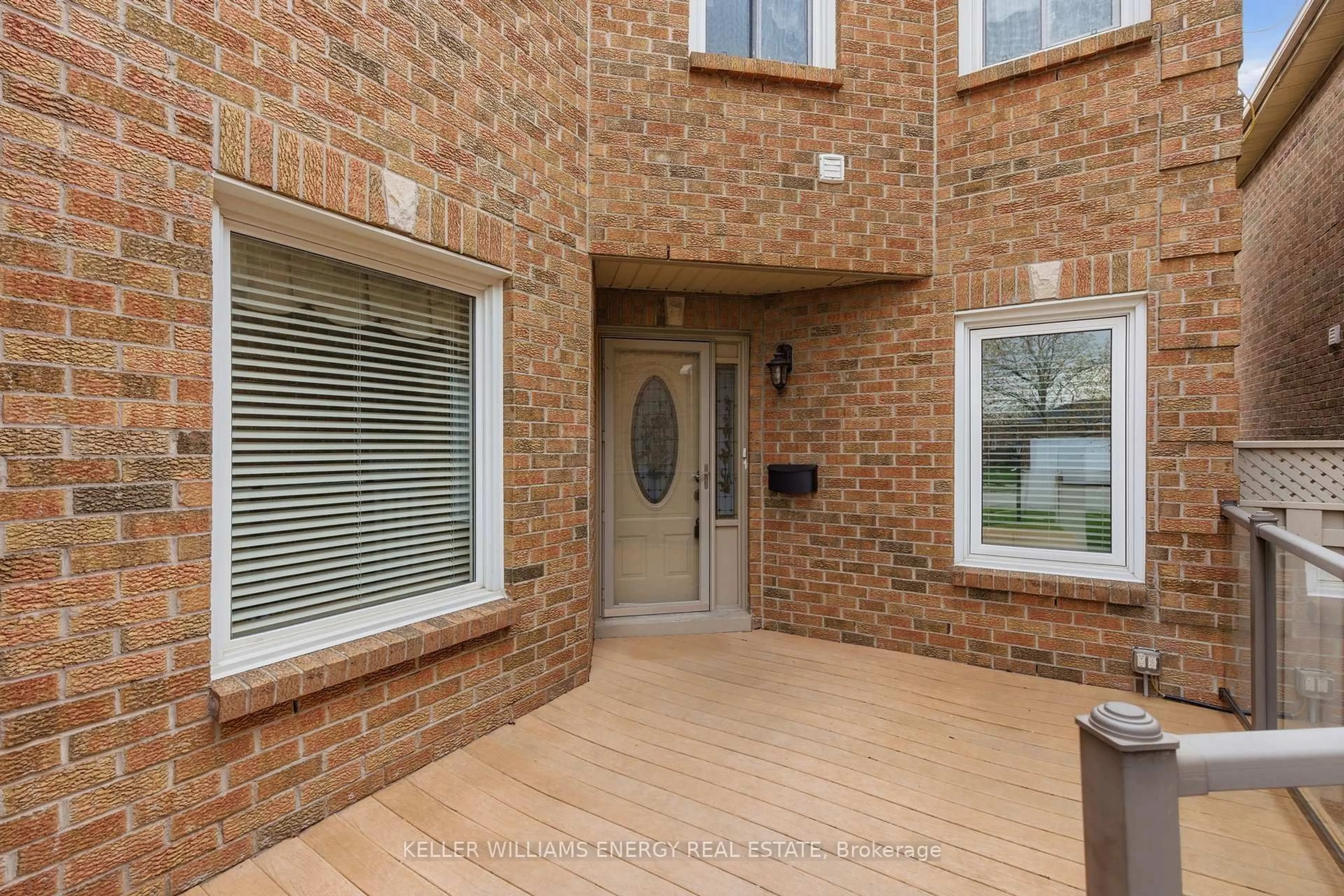 Unknown for 733 Aspen Rd, Pickering Ontario L1V 3P4