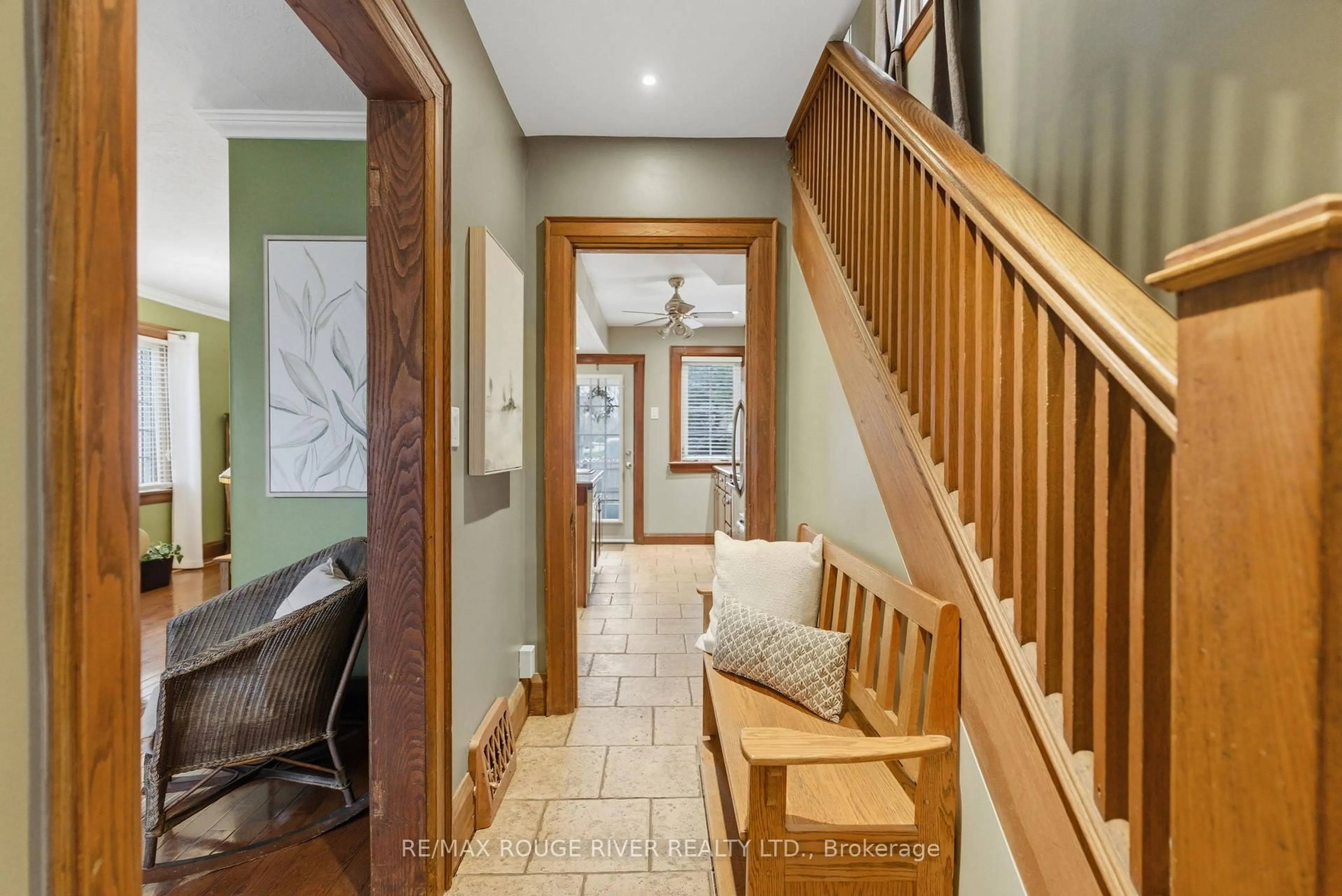Indoor entryway for 114 Mclaughlin Blvd, Oshawa Ontario L1G 2P3